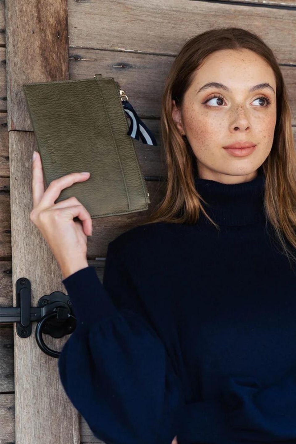 New York Khaki Coin Purse Wallet - Stylish & Durable Small Leather Wallet for Men & Women - Perfect for Travel, Shopping, and Everyday Use