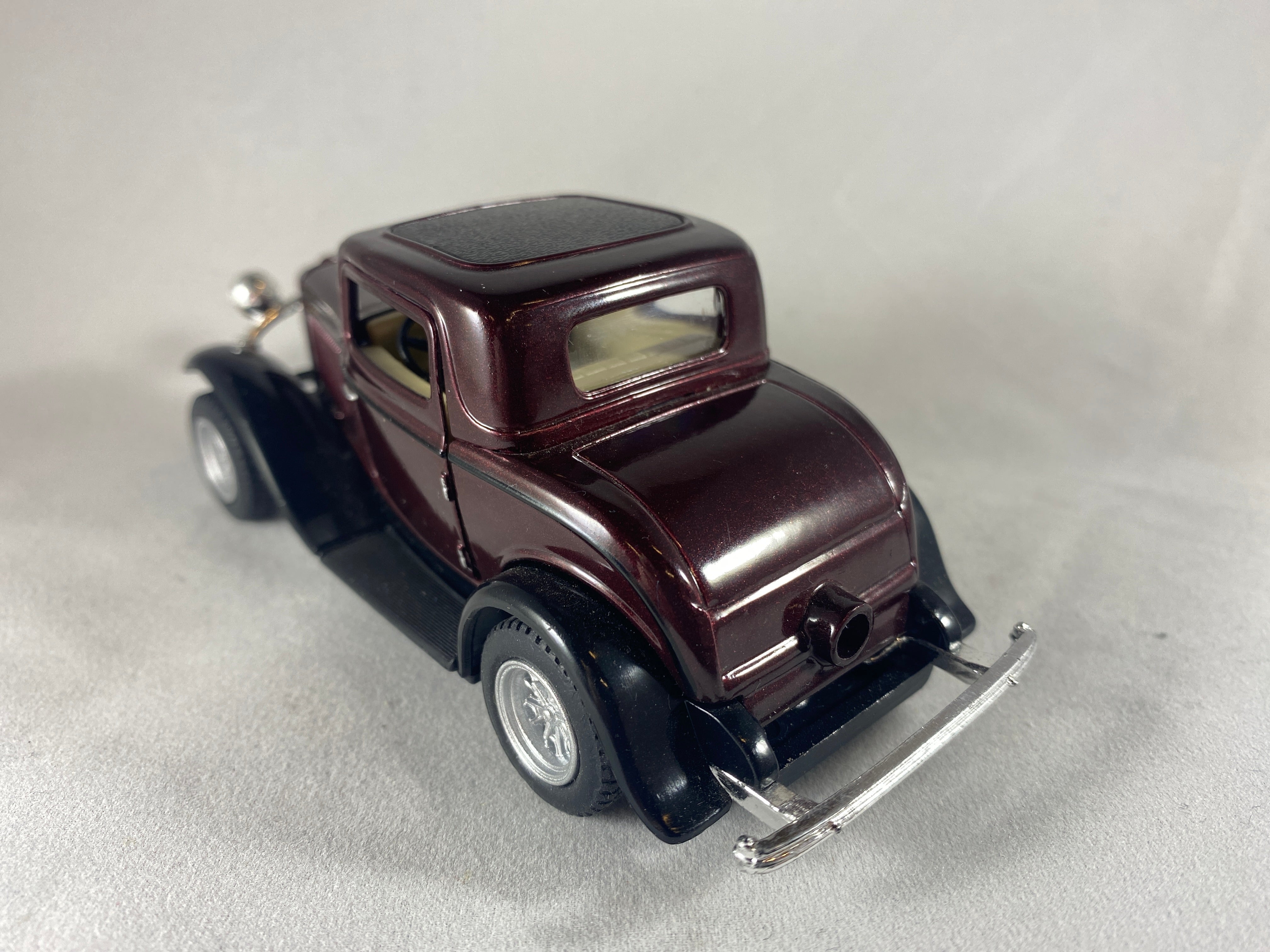 1:24 Scale Diecast 3 Window Coupe Model Car - Classic Vintage Collectible for Display & Gift - Perfect for Car Enthusiasts & Home/Office Decor