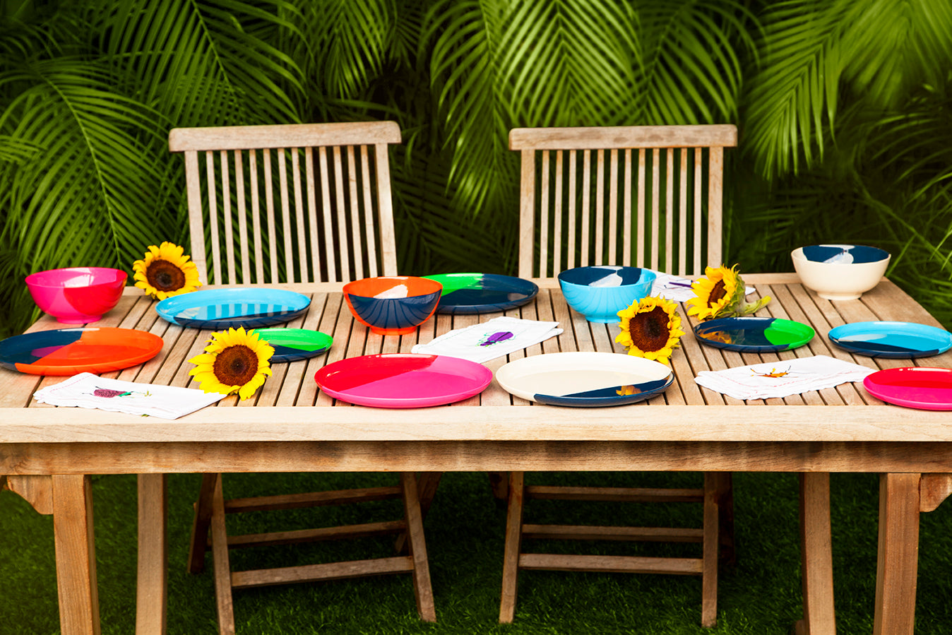 1/2 & 1/2 Melamine Dinner Plates Set of 4 - Fuchsia & Red Durable Plastic Plates for Outdoor Dining, Picnics & Parties - Exclusive Design by Thomas Fuchs Creative