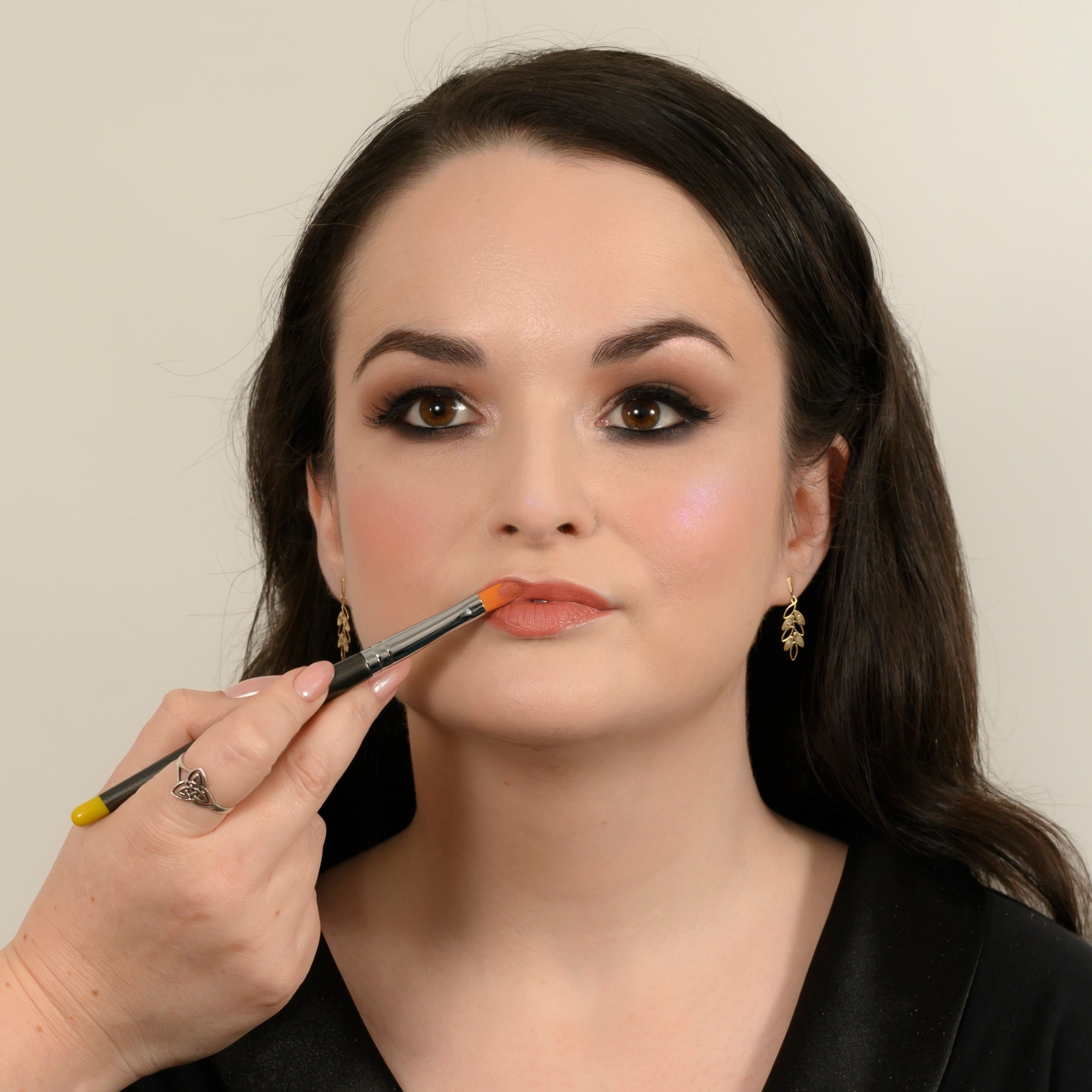 No. 105 Professional Long Lip Brush for Precise Lipstick Application - Perfect for Makeup Artists & Everyday Glam