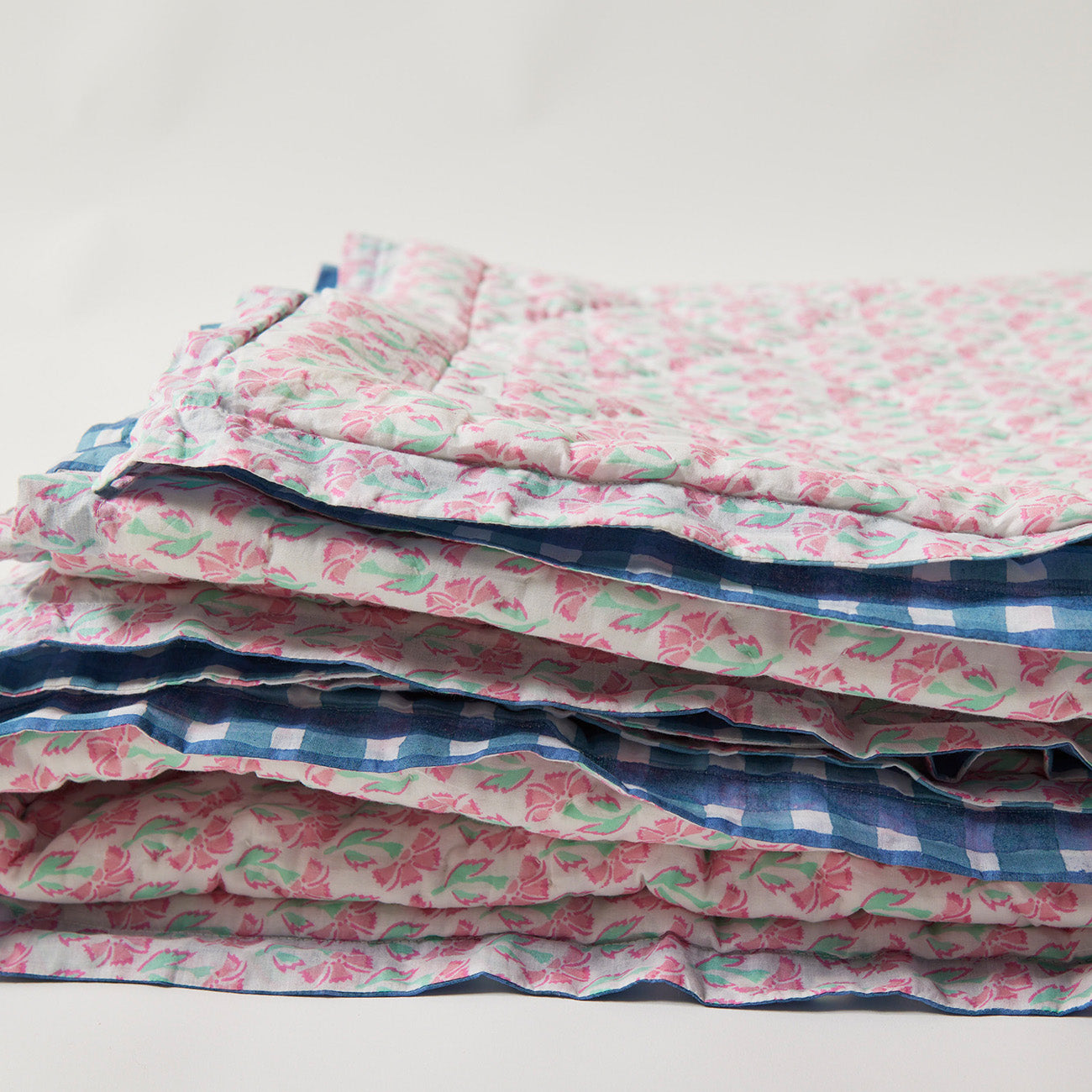 Quilt Posy - Soft and Cozy Floral Quilt for Bedroom Decor | Perfect for Home, Dorm, and Gift Giving