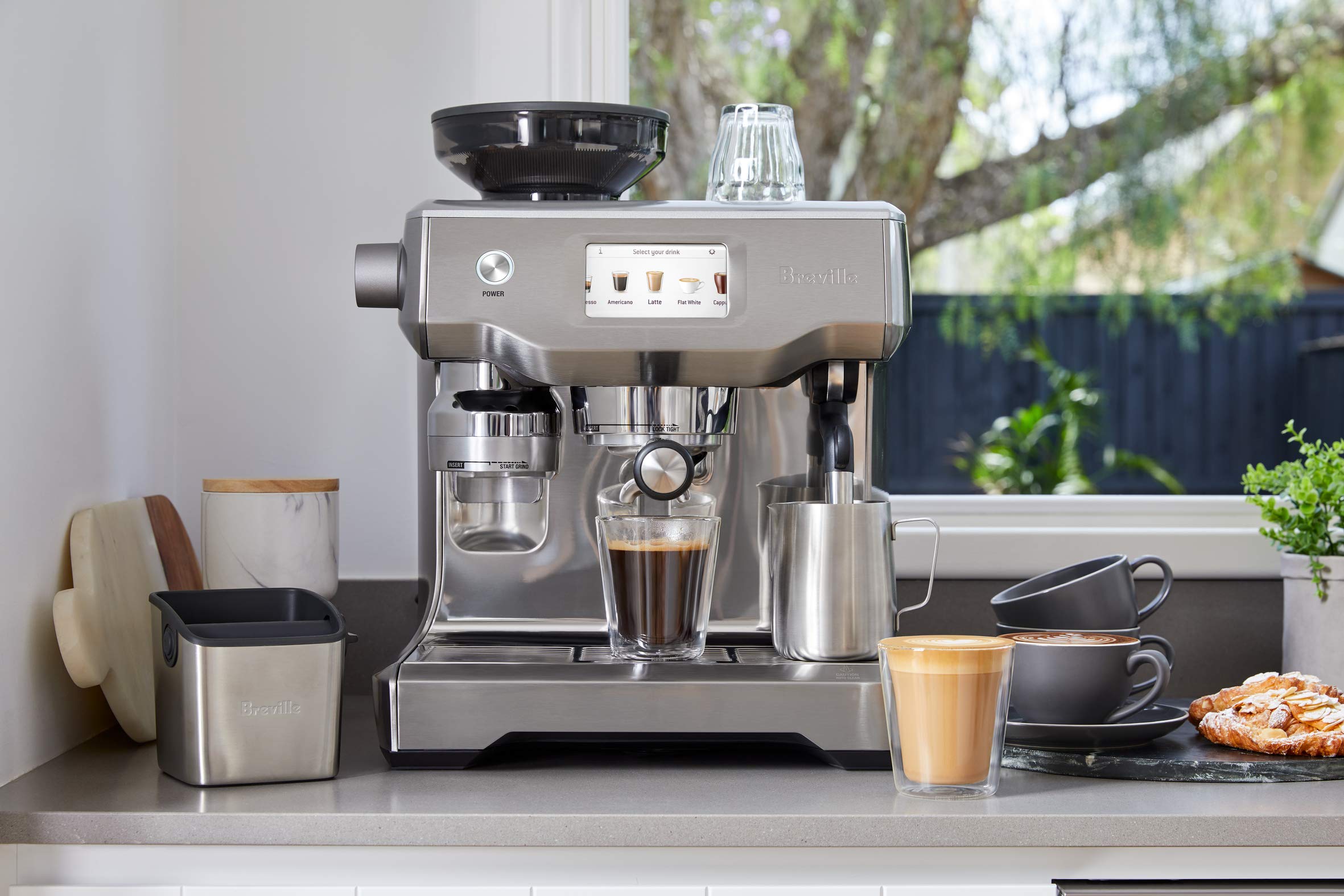 Breville BES880BSS Barista Touch Espresso Machine with Built-in Grinder & Auto Milk Frother - 15 Bar Pressure, Touchscreen Control, Fast Heat Up - Perfect for Home Baristas Making Lattes, Cappuccinos & Espresso Drinks - Brushed Stainless Steel Coffee Maker for Kitchen Countertops & Coffee Stations
