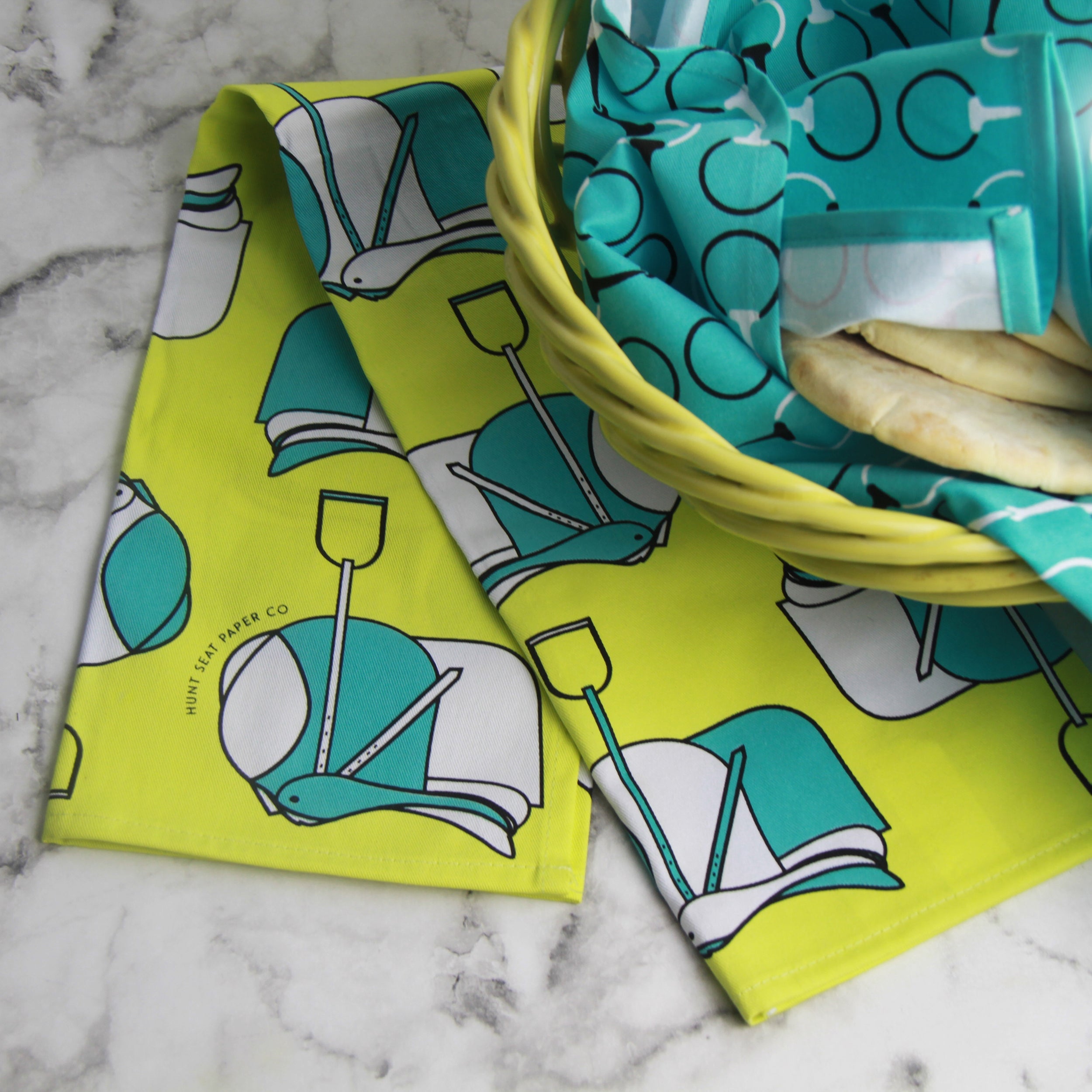 Premium Jump Saddles Tea Towel - Absorbent & Durable Kitchen Towel for Drying Dishes, Cleaning Spills - Perfect for Equestrian Lovers & Home Decor