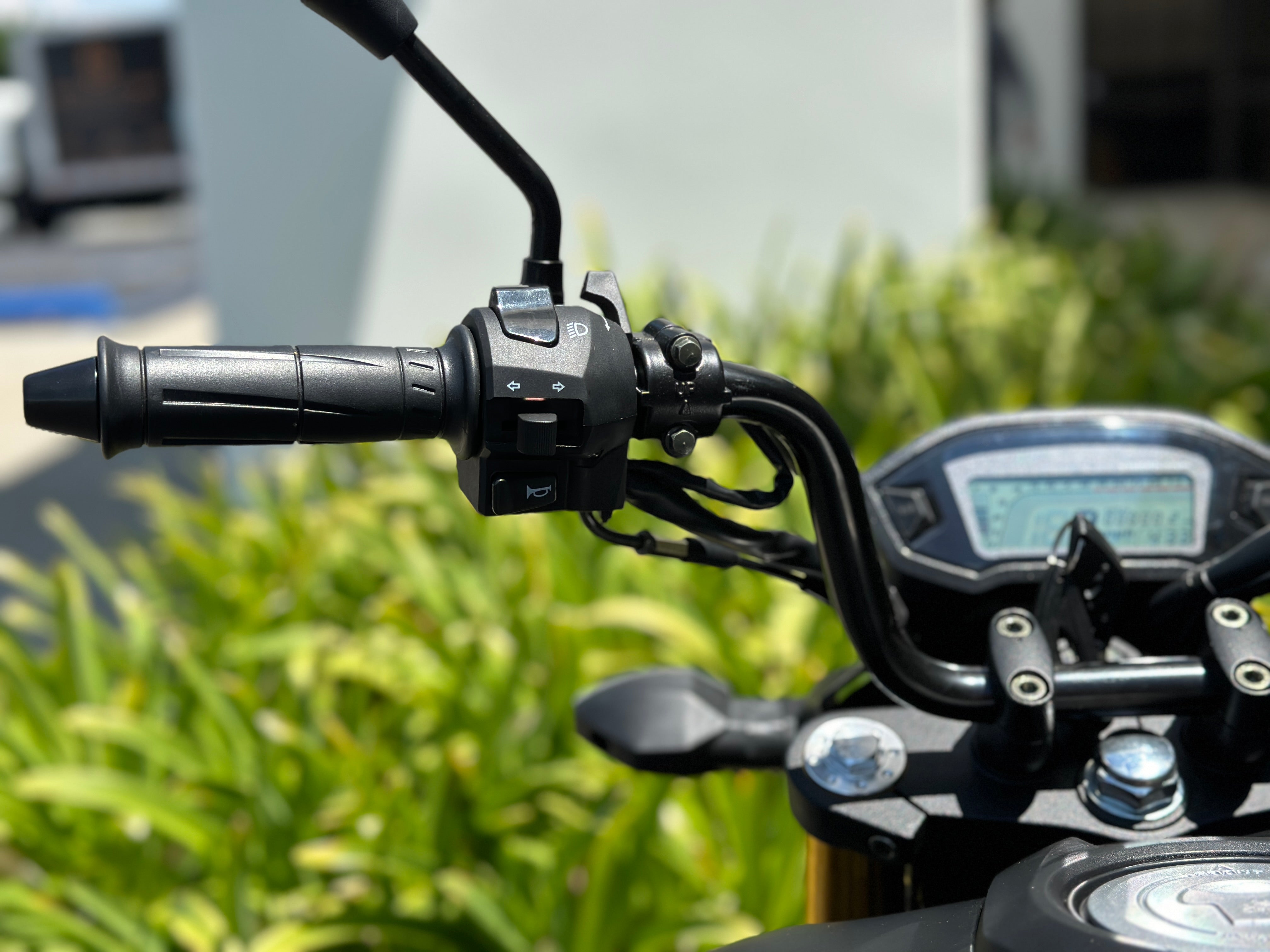 Venom X20 125cc 4-Speed Gas-Powered Motorcycle - Dirt Bike for Adults & Teens - Off-Road, Trail Riding & Commuting