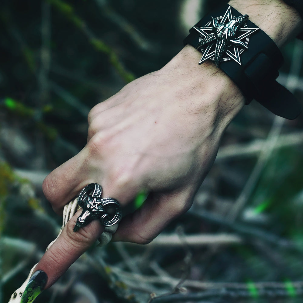 Pentagram Charm Bracelet for Women - Gothic Witchcraft Jewelry, Protection Amulet, Wiccan Pagan Accessory | Perfect for Rituals, Spellwork, and Spiritual Protection