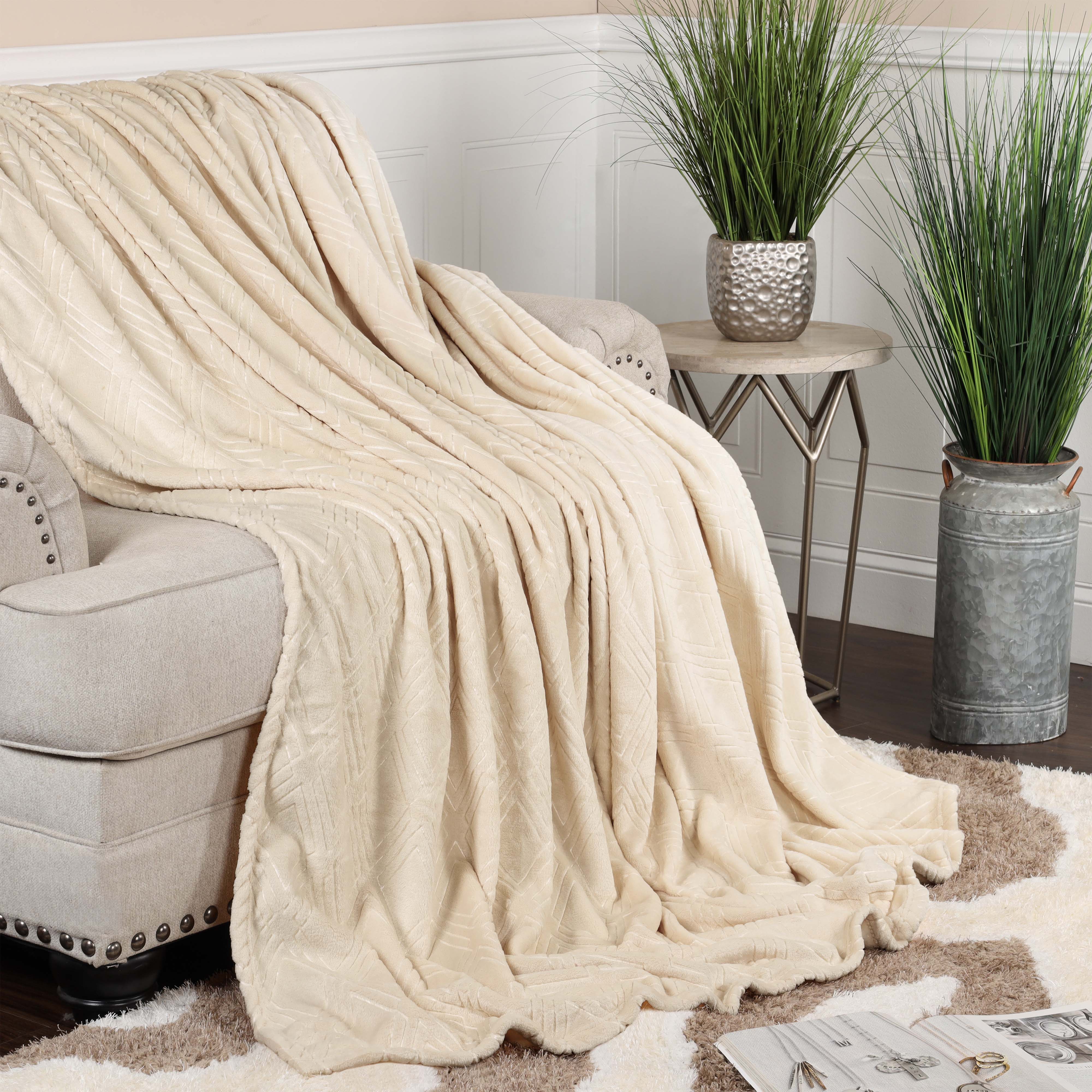 Premium Alaska Diamond Plush Fleece Blanket - Ultra Soft & Cozy Throw for Bed, Sofa, and Travel - Warm Winter Blanket for Home, Office, and Camping