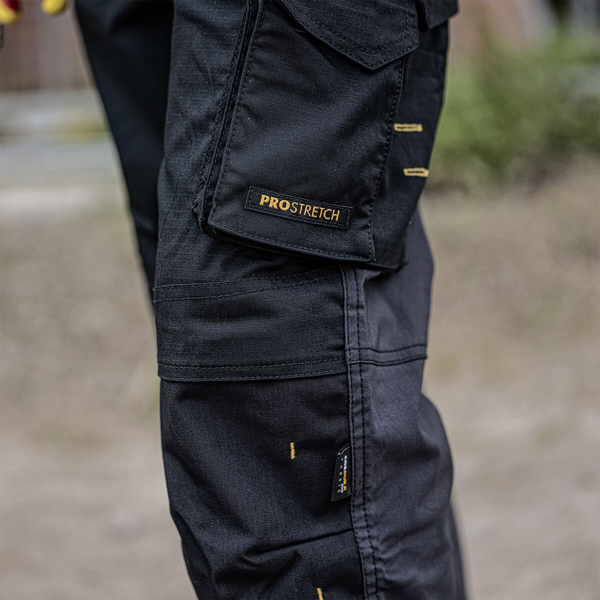 DEWALT Men's Memphis Pro-Stretch Work Pants - Regular Fit Cargo Pants with Holster Pocket & Utility Pockets | Durable Workwear for Construction, Carpentry & Outdoor Jobs