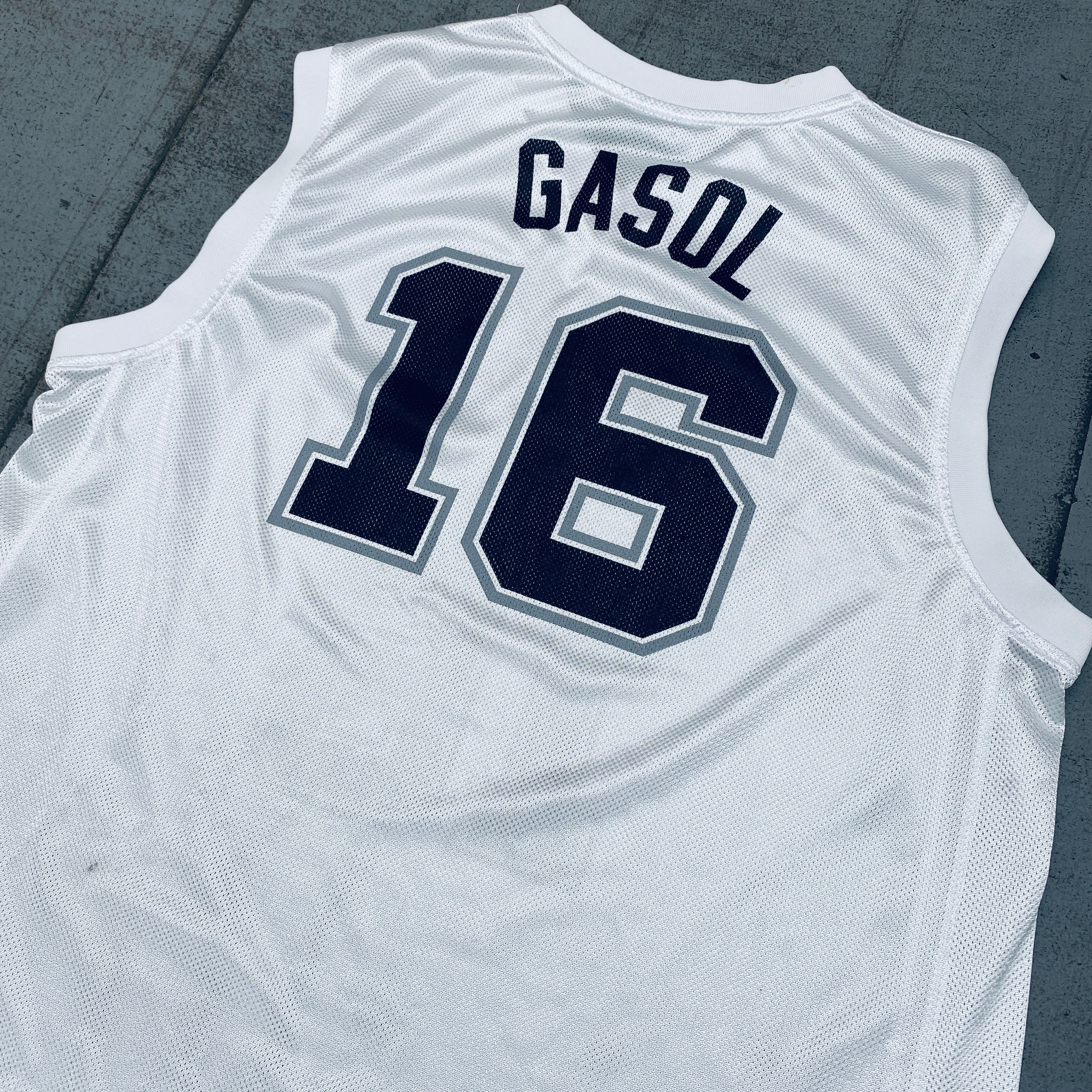 San Antonio Spurs Pau Gasol 2016/17 White NBA Jersey Men's XL – Authentic Basketball Jersey for Fans, Games & Sports Events