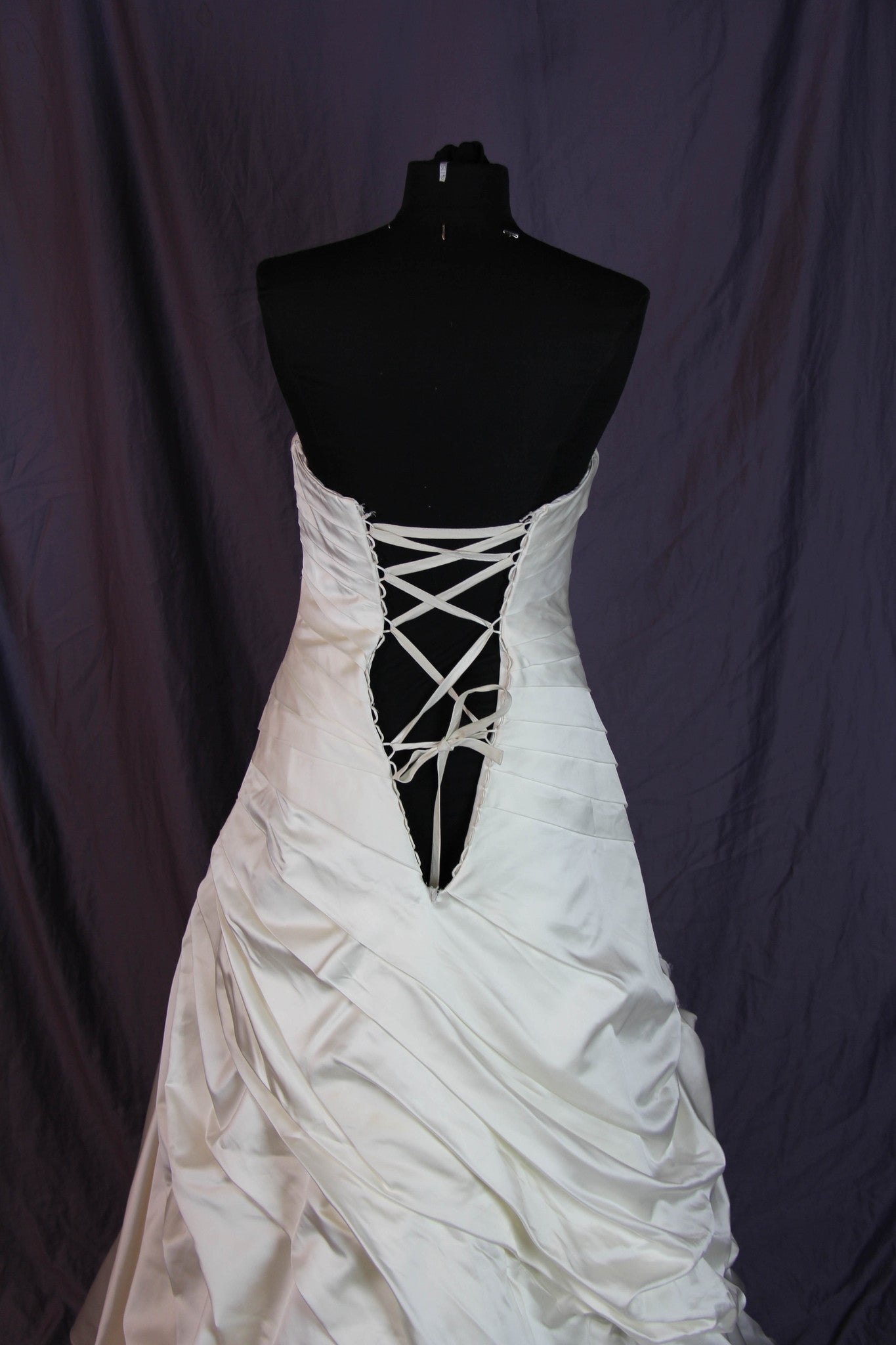 Allure Bridal P862X Wedding Gown - Elegant Lace Bridal Dress for Church Ceremony & Formal Reception
