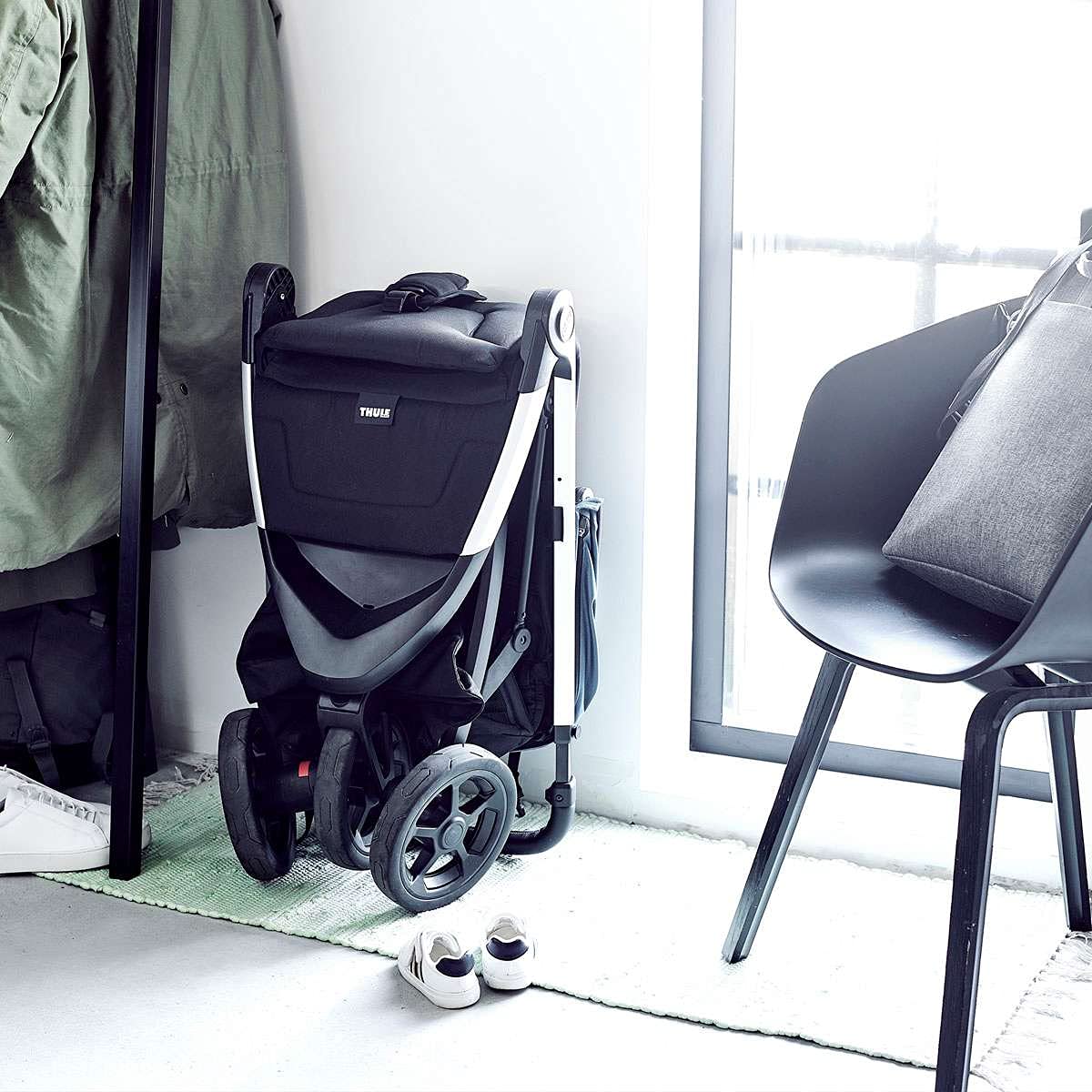 Thule Spring Compact Stroller - Lightweight Travel Stroller for Toddlers | Foldable & Easy to Maneuver | Perfect for Air Travel, Shopping & City Walks