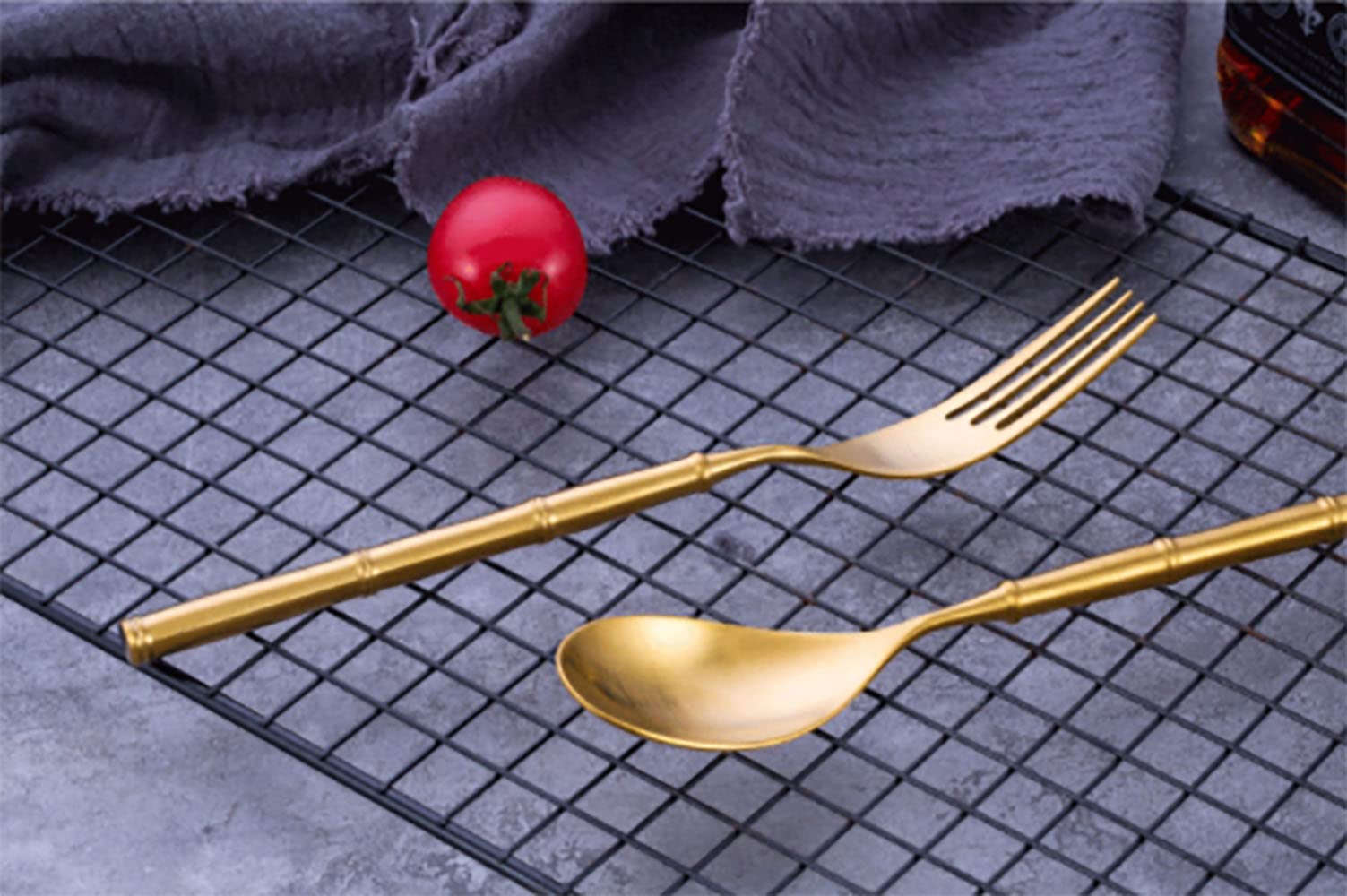 24-Piece Matte Gold Silverware Set - 304 Stainless Steel Flatware Set with Knives, Spoons & Forks - Elegant Modern Cutlery for Wedding, Party & Everyday Dining - Dishwasher Safe Kitchen Utensils - Perfect for Home Entertaining & Restaurant Use