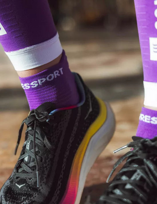 Compressport Unisex Pro Racing Socks v4.0 - Running Socks for Men & Women - Breathable Performance Socks for Marathon, Triathlon & Training - Royal Lilac/White