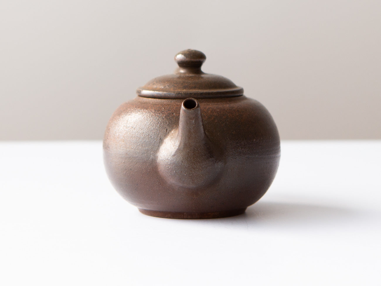 Premium Rustic Cast Iron Teapot - Handcrafted Japanese Tetsubin for Tea Brewing | Perfect for Loose Leaf Tea, Herbal Infusions & Home Decor | Ideal Gift for Tea Lovers & Rustic Kitchen Aesthetics