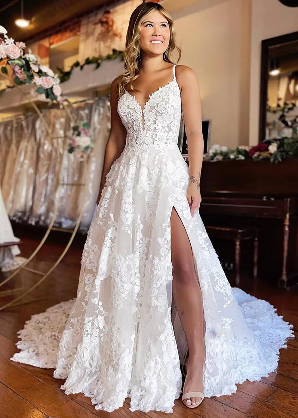 2024 Women's Lace Applique Tulle Beach Wedding Dress with Spaghetti Straps & Slit – Elegant Bridal Gown for Beach Ceremony, Destination Weddings & Romantic Photoshoots