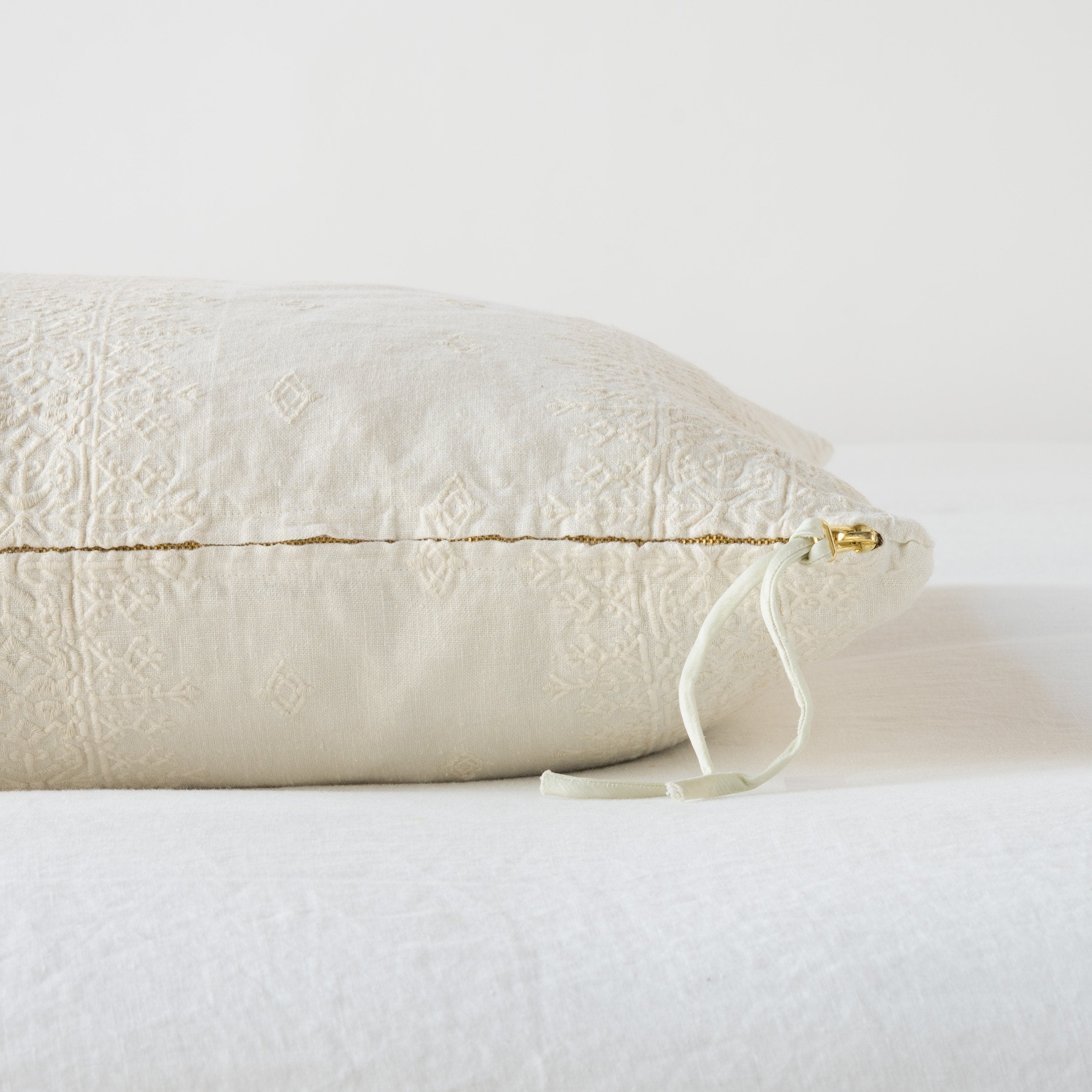 Stylish Ines Throw Pillow - Soft Decorative Cushion for Sofa, Bed & Home Decor - Perfect for Living Room, Bedroom & Dorm Comfort
