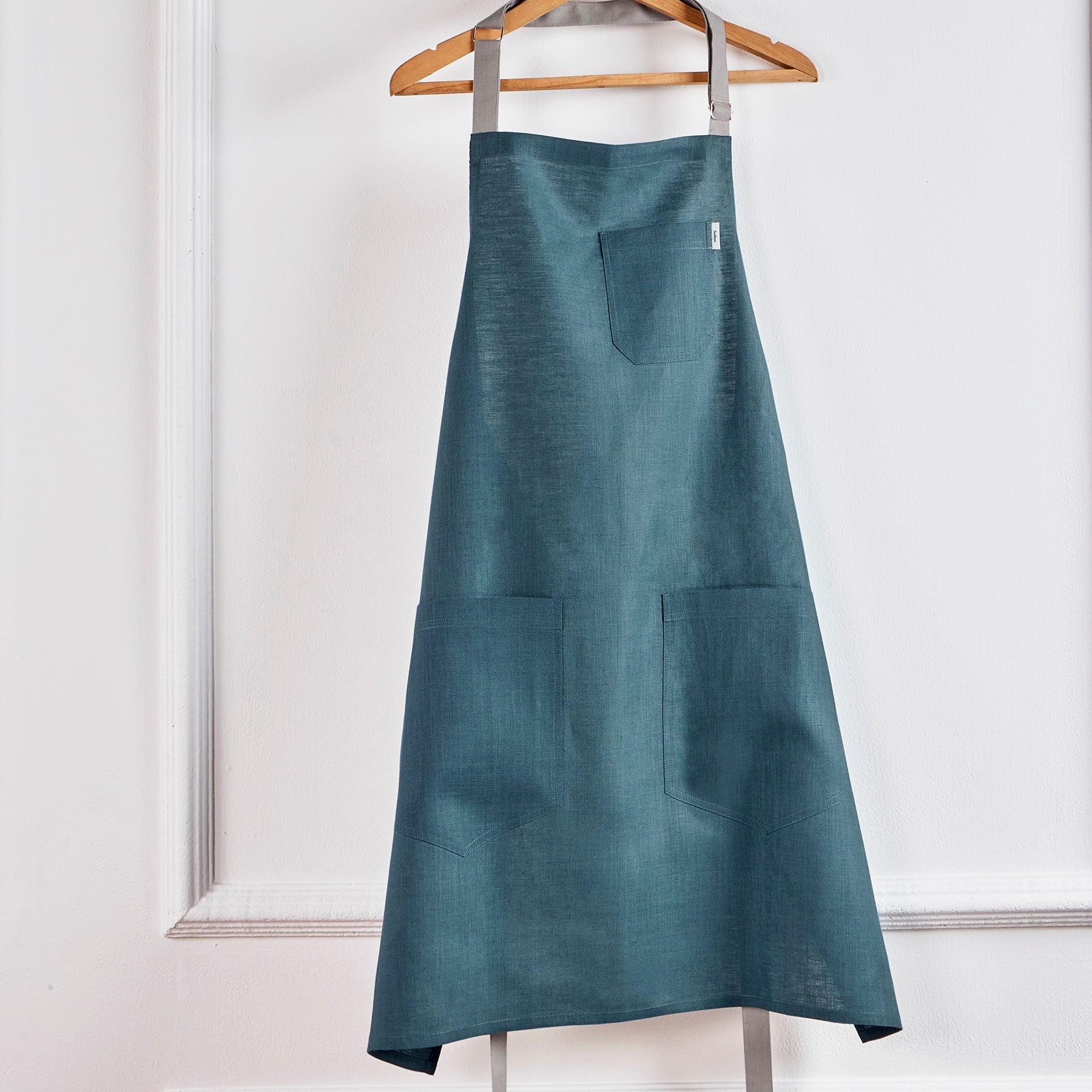 Premium Linen Bib Apron for Cooking, Baking & Grilling - Durable & Stylish Kitchen Apron for Chefs & Home Cooks - Perfect for BBQ, Baking & Crafting
