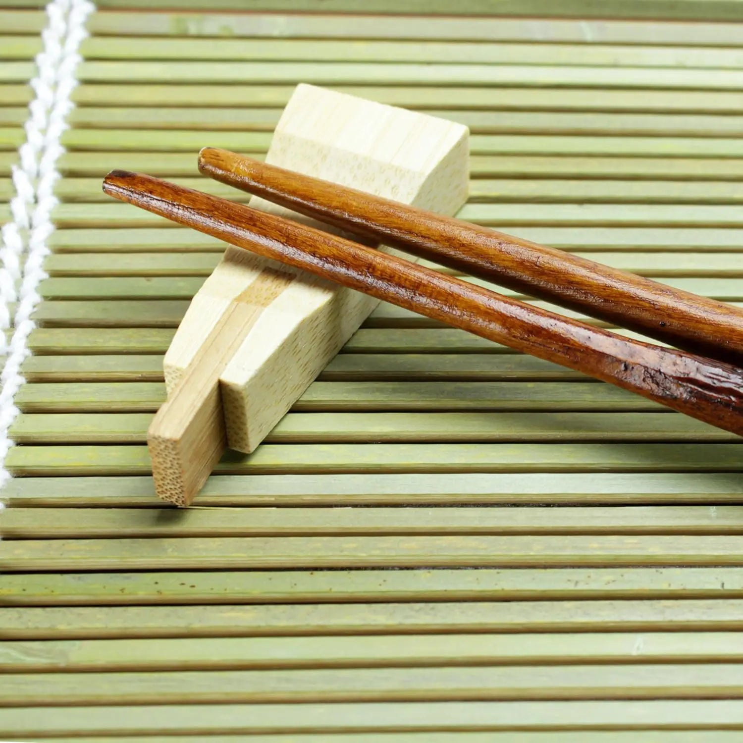 Premium Manyo Wood Chopstick Rest Fan - Elegant Tableware for Sushi, Ramen & Asian Dining - Perfect for Home, Restaurants & Gifts