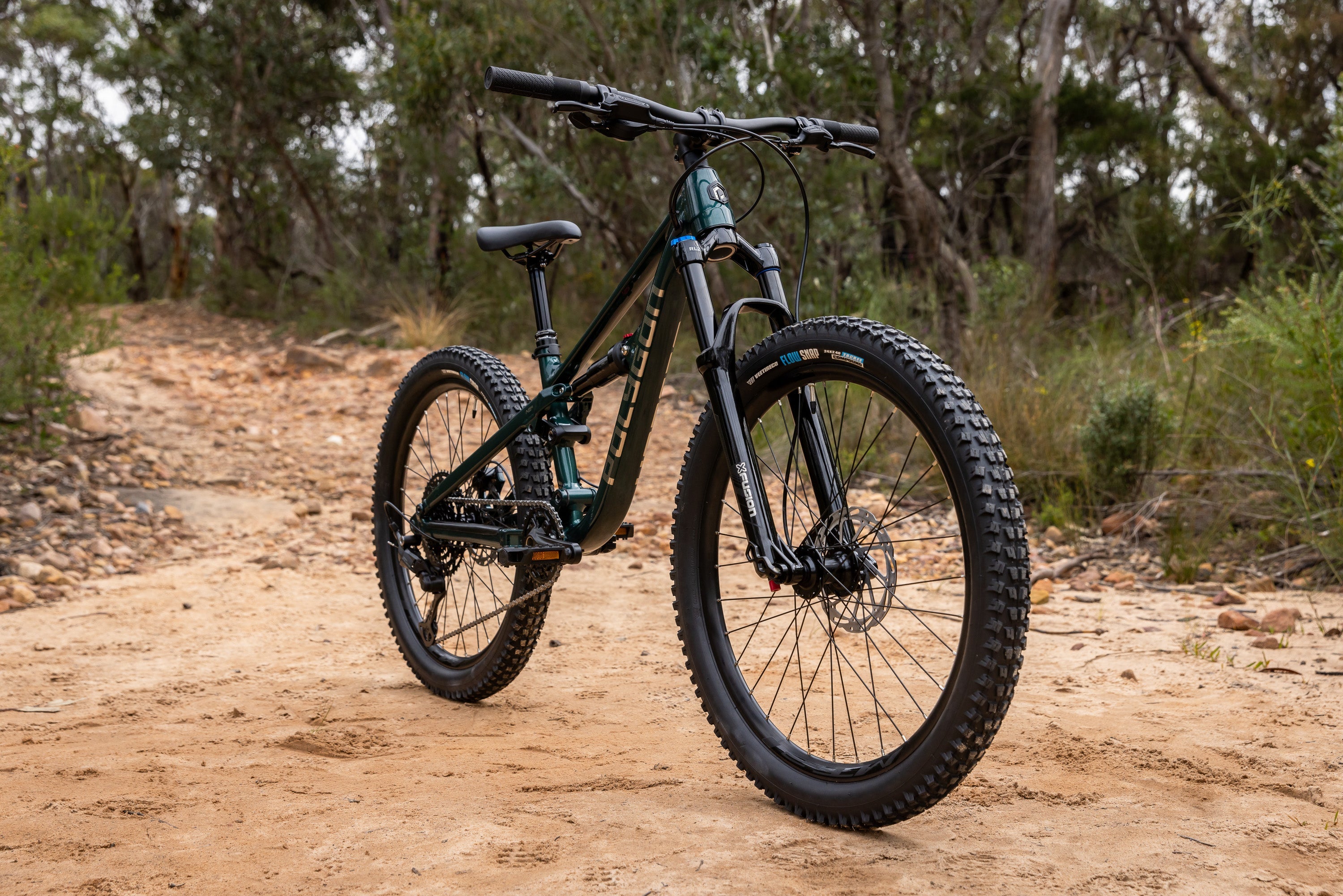 Polygon Siskiu D24 EVO Kids Mountain Bike - 24 Inch Wheels, Lightweight Aluminum Frame, 21-Speed Gears - Perfect for Trail Riding, Off-Road Adventures & Outdoor Family Fun