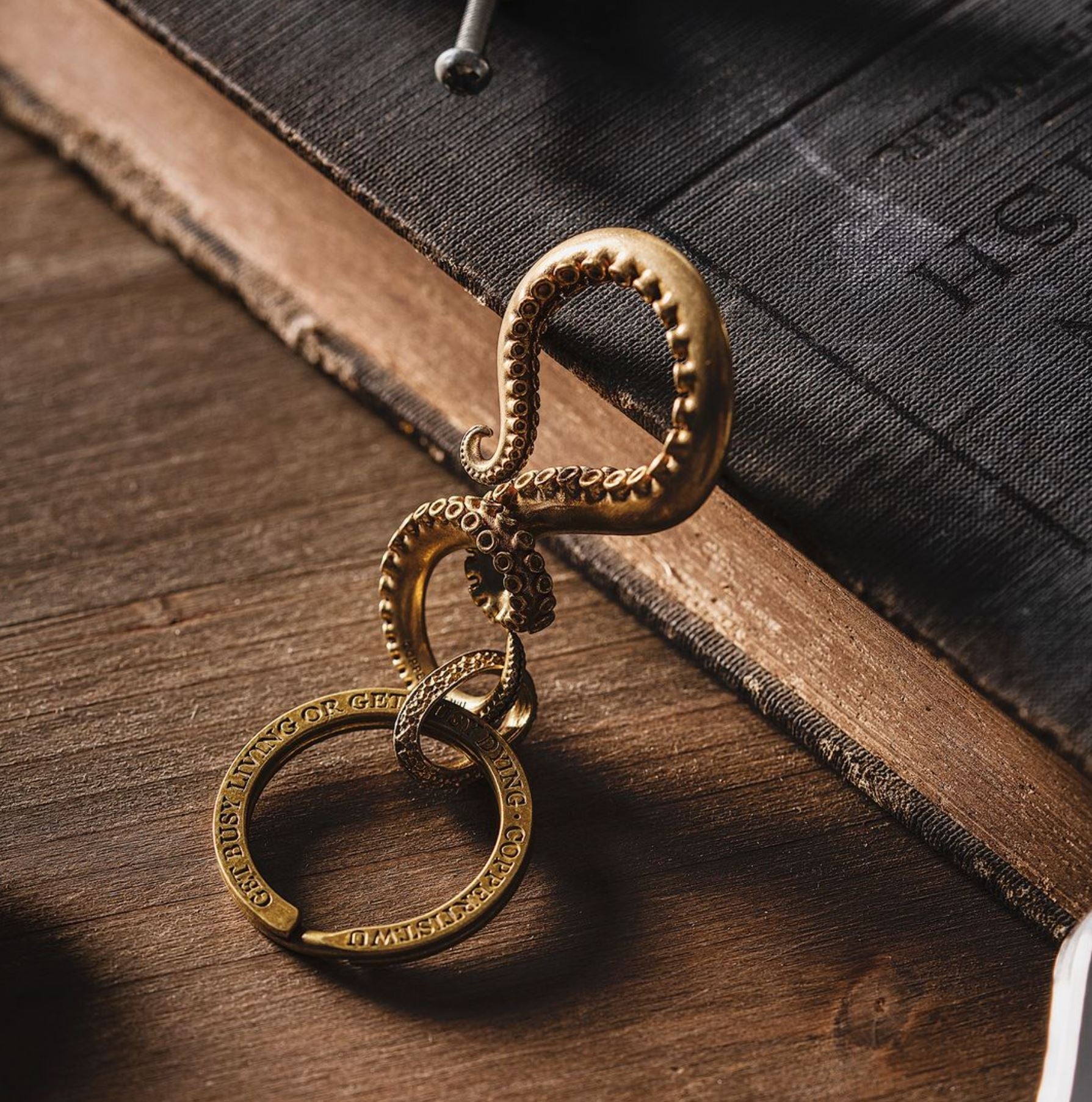 Premium Solid Brass Octopus Tentacle Keychain - Unique Marine-Themed Gift for Beach Lovers, Divers & Ocean Enthusiasts - Perfect for Keys, Bags & Backpacks