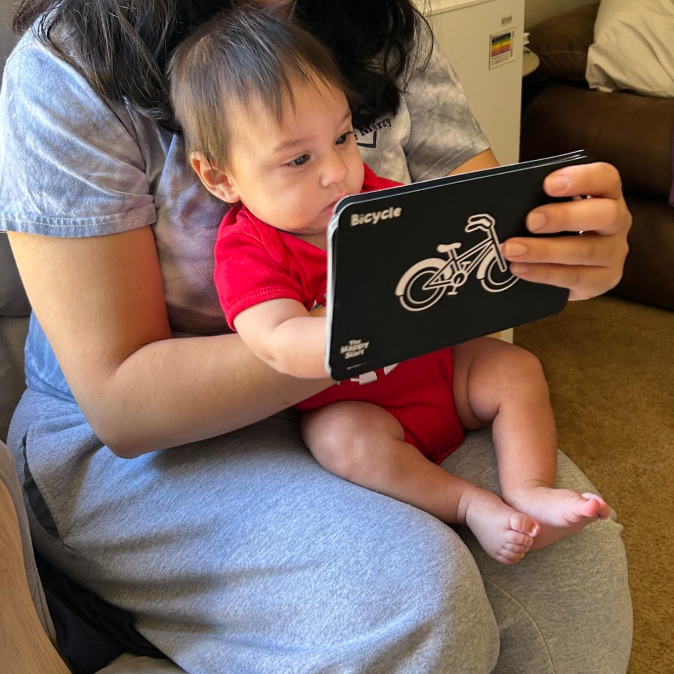 High Contrast Baby Flash Cards - Waterproof Black & White Newborn Toys for Ages 0-12 Months | Tummy Time, Sensory Development & Diaper Bag Essential (English & Russian Bilingual) - Perfect for Early Learning, Visual Stimulation & Parent-Child Bonding