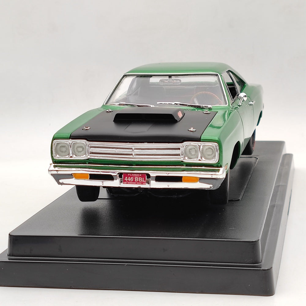 1:18 Scale 1969 1/2 Plymouth Roadrunner 440 6BBL Supercar Diecast Model - Limited Edition Collectible Toy Car in Green - Perfect for Car Enthusiasts, Christmas Gifts & Display Collection