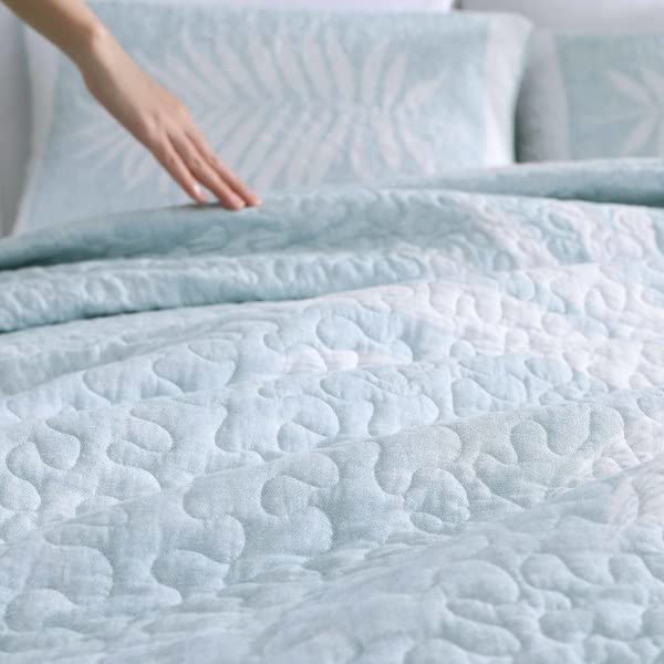 Tommy Bahama Queen Size Reversible Cotton Quilt - Coastal Inspired Blue Fronds Design, Breathable Bedding for Summer & All Seasons | Perfect for Beach House, Guest Room & Master Bedroom Decor