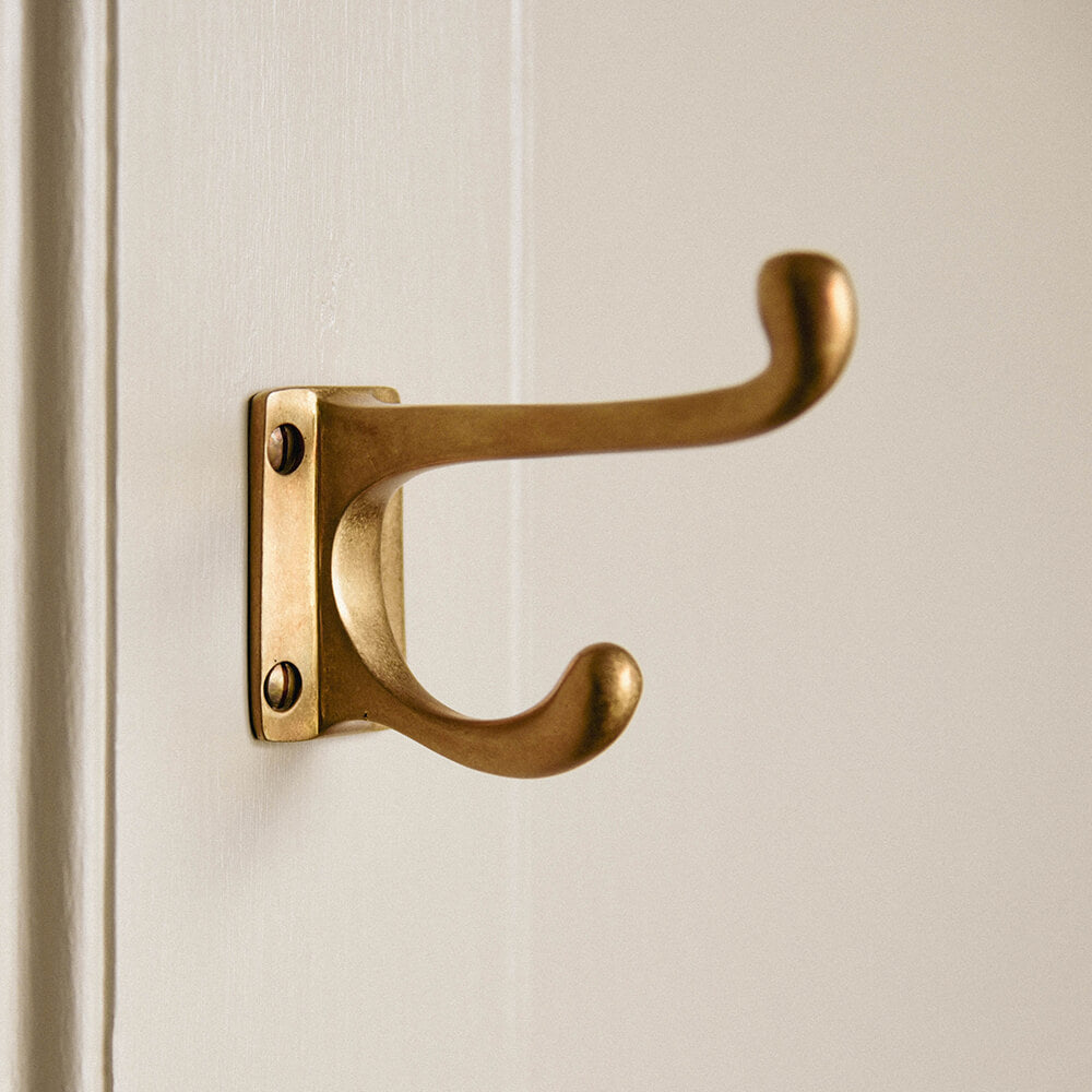 Vintage Aged Brass Double Coat Hook - Rustic Wall Mounted Hooks for Hanging Coats, Hats & Bags - Perfect for Entryway, Mudroom & Bathroom Organization