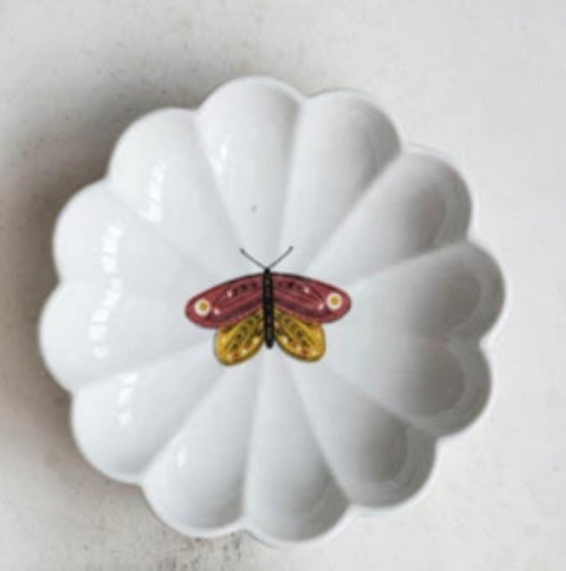 Elegant Fluted Insect Dish Collection - Decorative Serving Plates for Ants, Beetles & Bugs - Perfect for Entomology Displays, Science Classrooms & Unique Home Decor