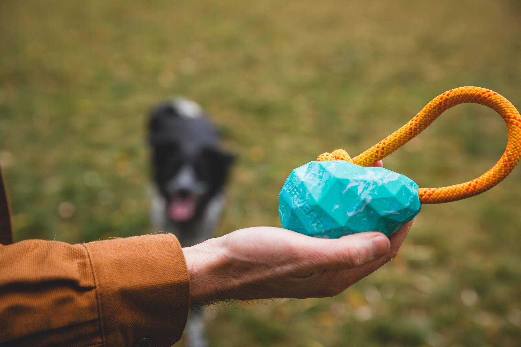 Ruffwear® Huck a Cone® Naranja Salamandra (Salamander Orange) - Durable Fetch, Toss & Bounce Dog Toy for Outdoor Play, Training and Water Fun | Interactive Play for Dogs at Parks, Beaches & Backyards