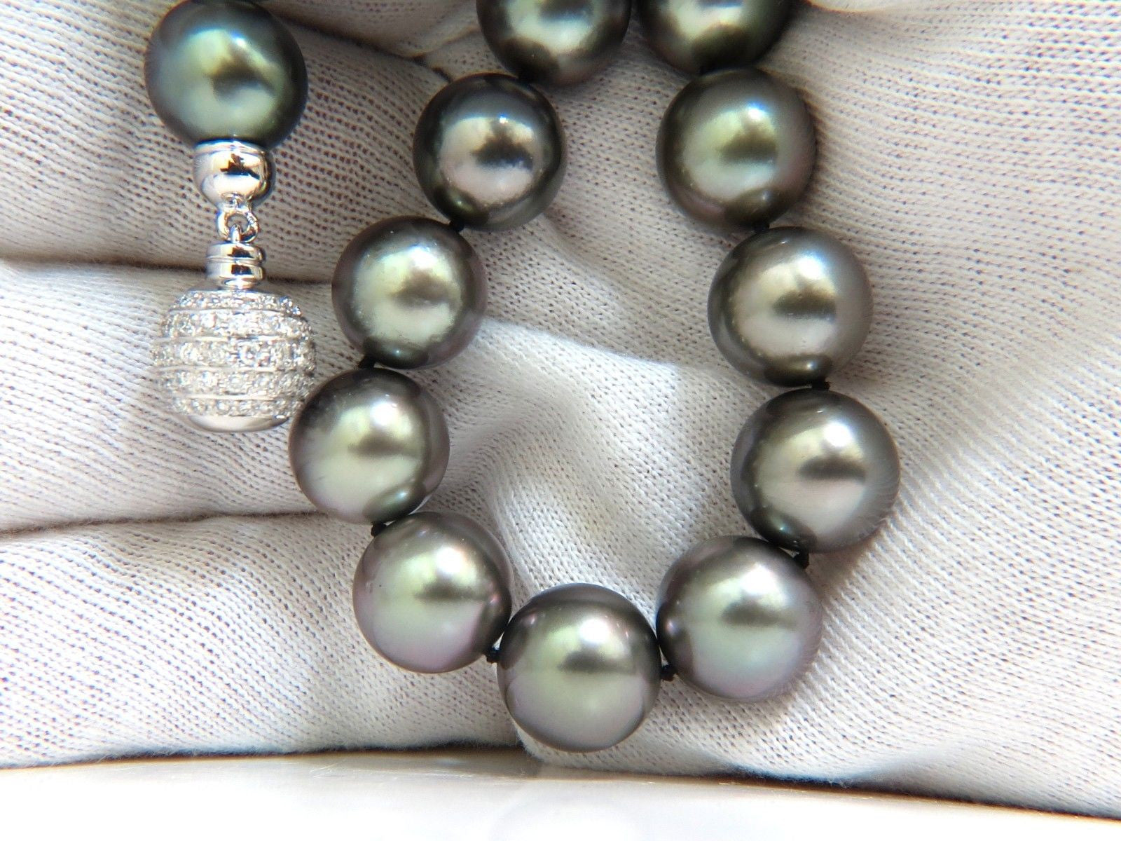 GIA Certified Tahitian Black-Lipped Oyster Gray Pearl Necklace - 18K Gold with 1.00ct Diamond Clasp - Elegant Jewelry for Weddings & Special Occasions