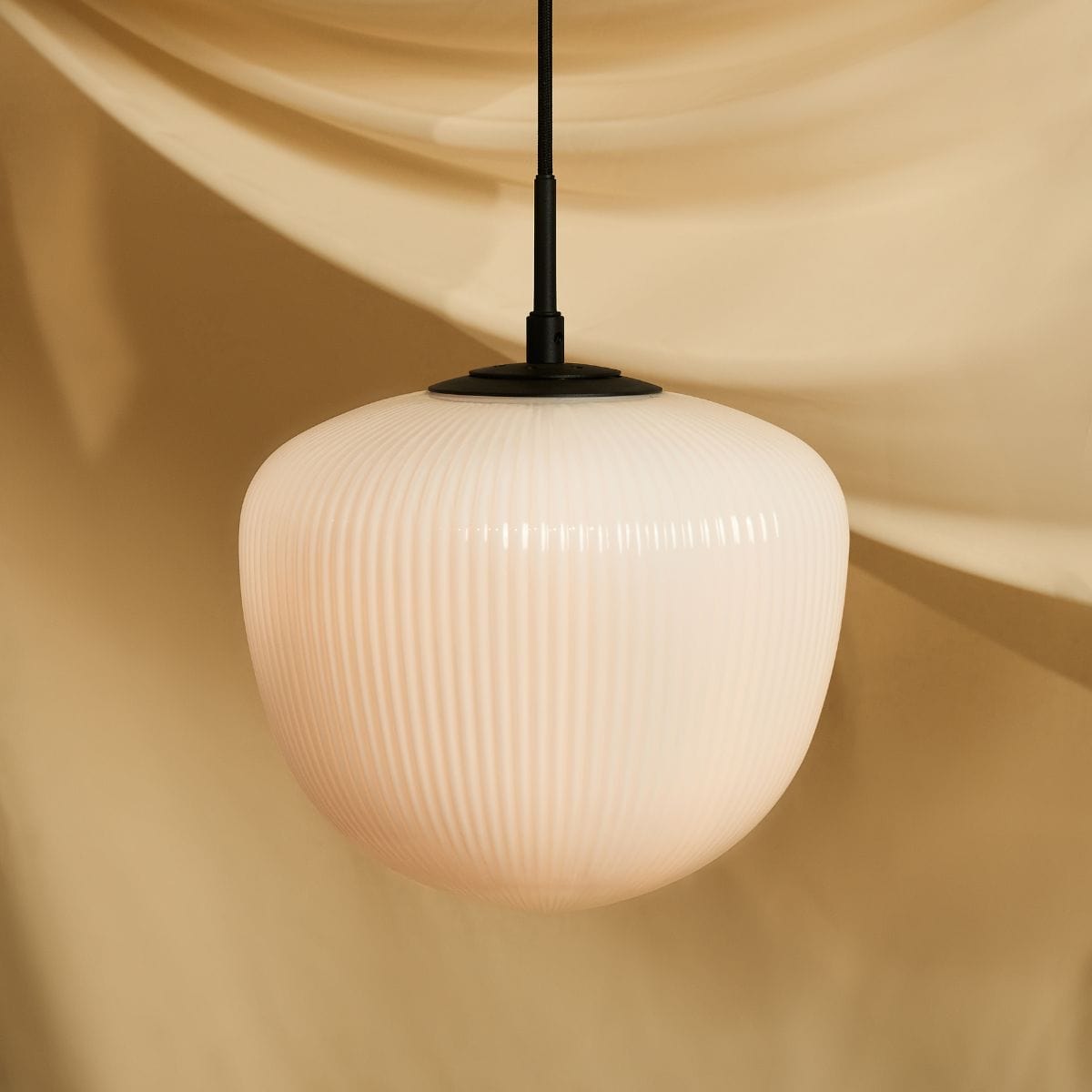HUDSON S RIBBED GLASS PENDANT Light Fixture - Vintage Industrial Style Ceiling Light for Dining Room, Kitchen, Bar, or Bedroom