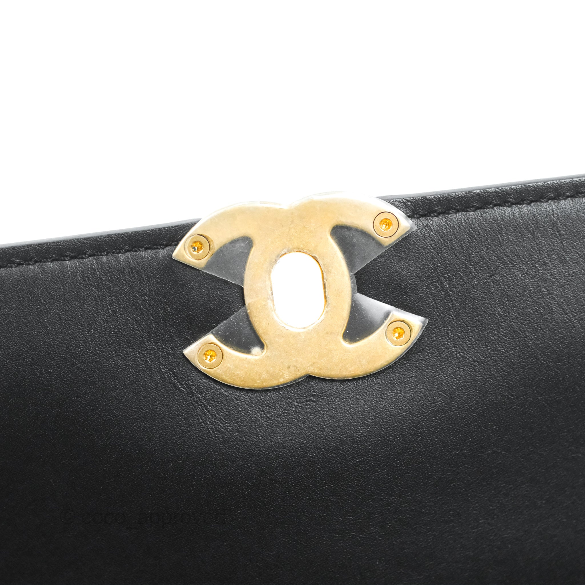 Chanel Classic Flap Bag Black Calfskin Leather with Chain Handle & Aged Gold Hardware - Luxury Shoulder Bag for Women, Perfect for Evening Parties & Special Occasions