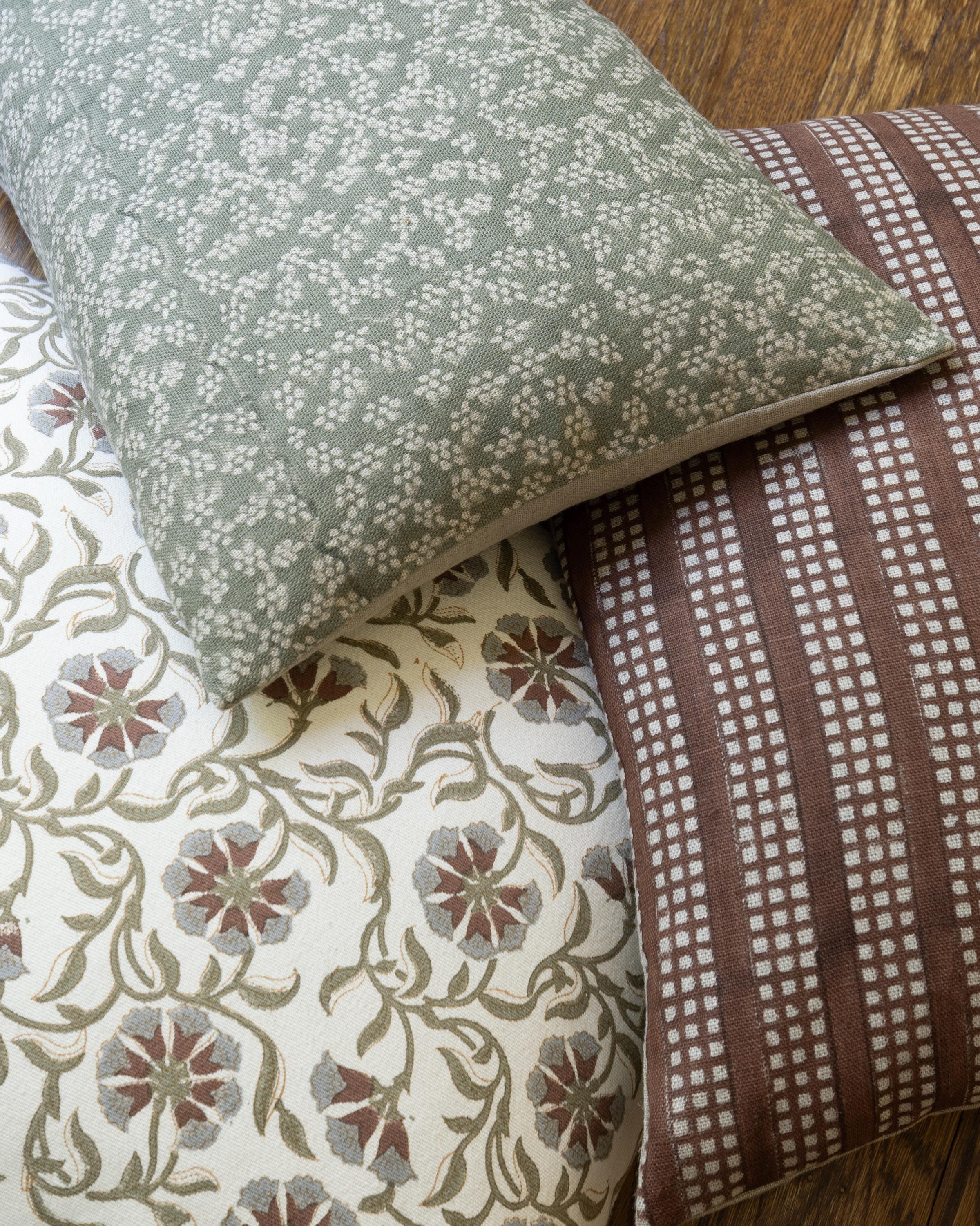Stylish Pacific Floral Linen Pillow Cover - Decorative Throw Pillow Case for Sofa, Bed & Home Decor