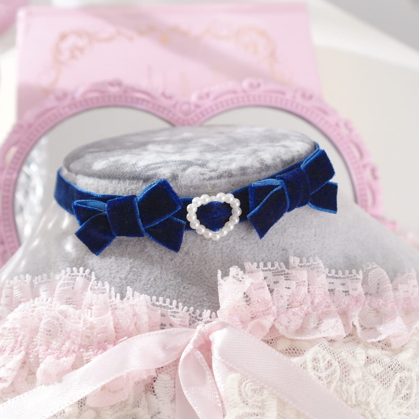 Elegant Navy Blue Velvet Choker Necklace with Faux Pearl Heart - Kawaii Little Bow Day Collar Jewelry for Women - Perfect for Valentine's Day, Date Night & Special Occasions (Blue, 30cm)