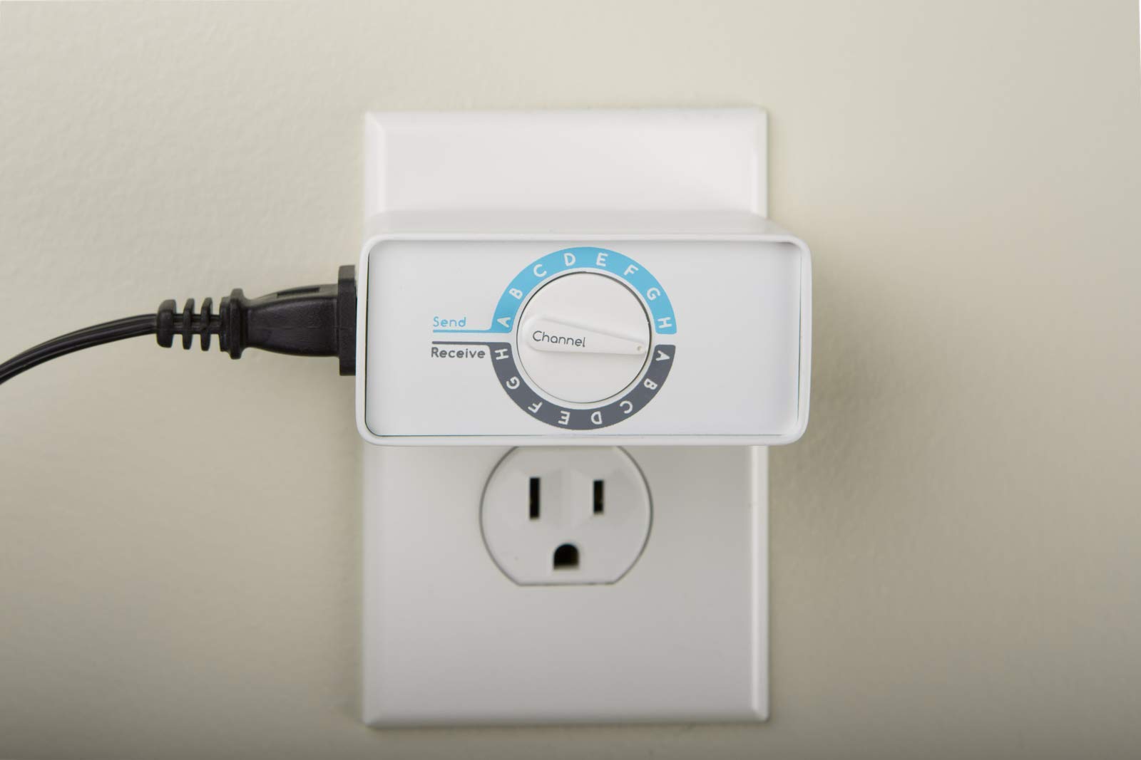 Smart Outlet Switcheroo - No App, WiFi, or Bluetooth Needed | Sync Lights with Existing Wall Switch | Control Multiple Outlets (5-Pack) | Perfect for Home Automation, Smart Lighting & Energy Saving