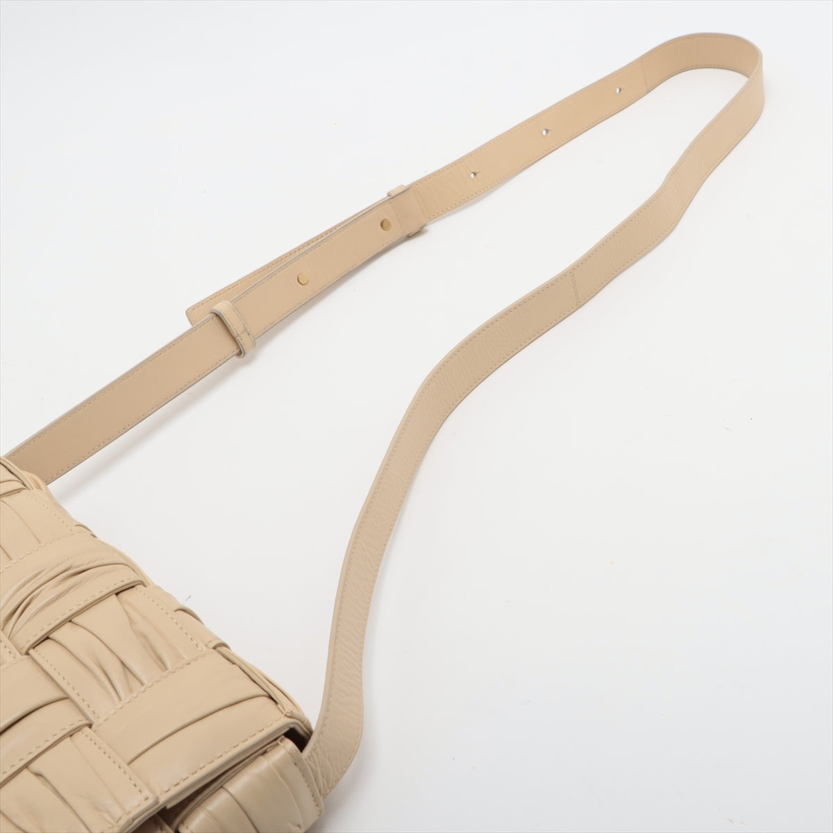 Bottega Veneta Maxi Intrecciato Cassette Leather Two-Way Shoulder Bag in Beige | Premium Designer Handbag for Women | Perfect for Work, Travel & Evening Events