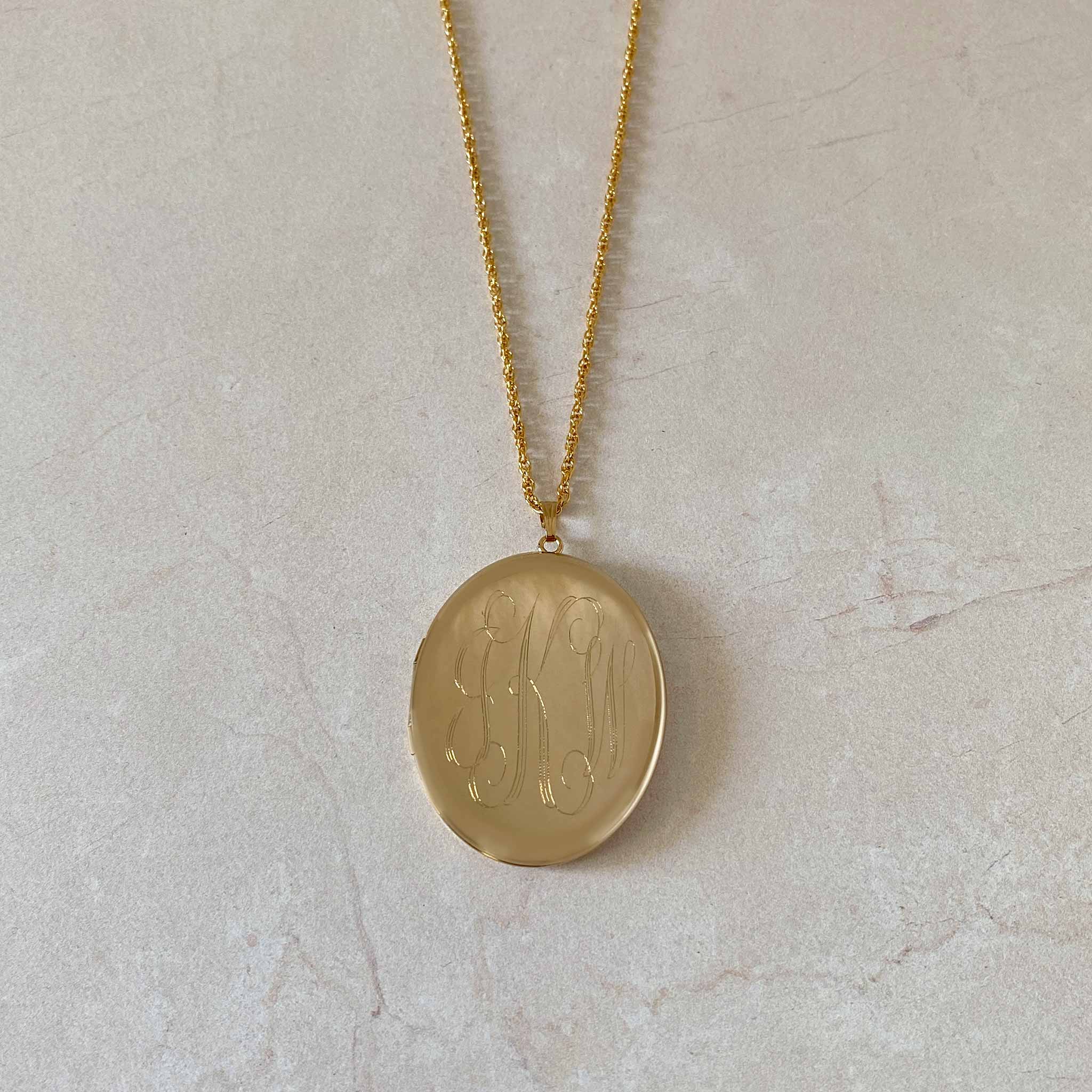14K Gold Filled 30x38mm Oval Locket Necklace for Women - Elegant Photo Pendant Jewelry Gift for Mom, Wife, Girlfriend - Perfect for Valentine's Day, Anniversary & Special Occasions
