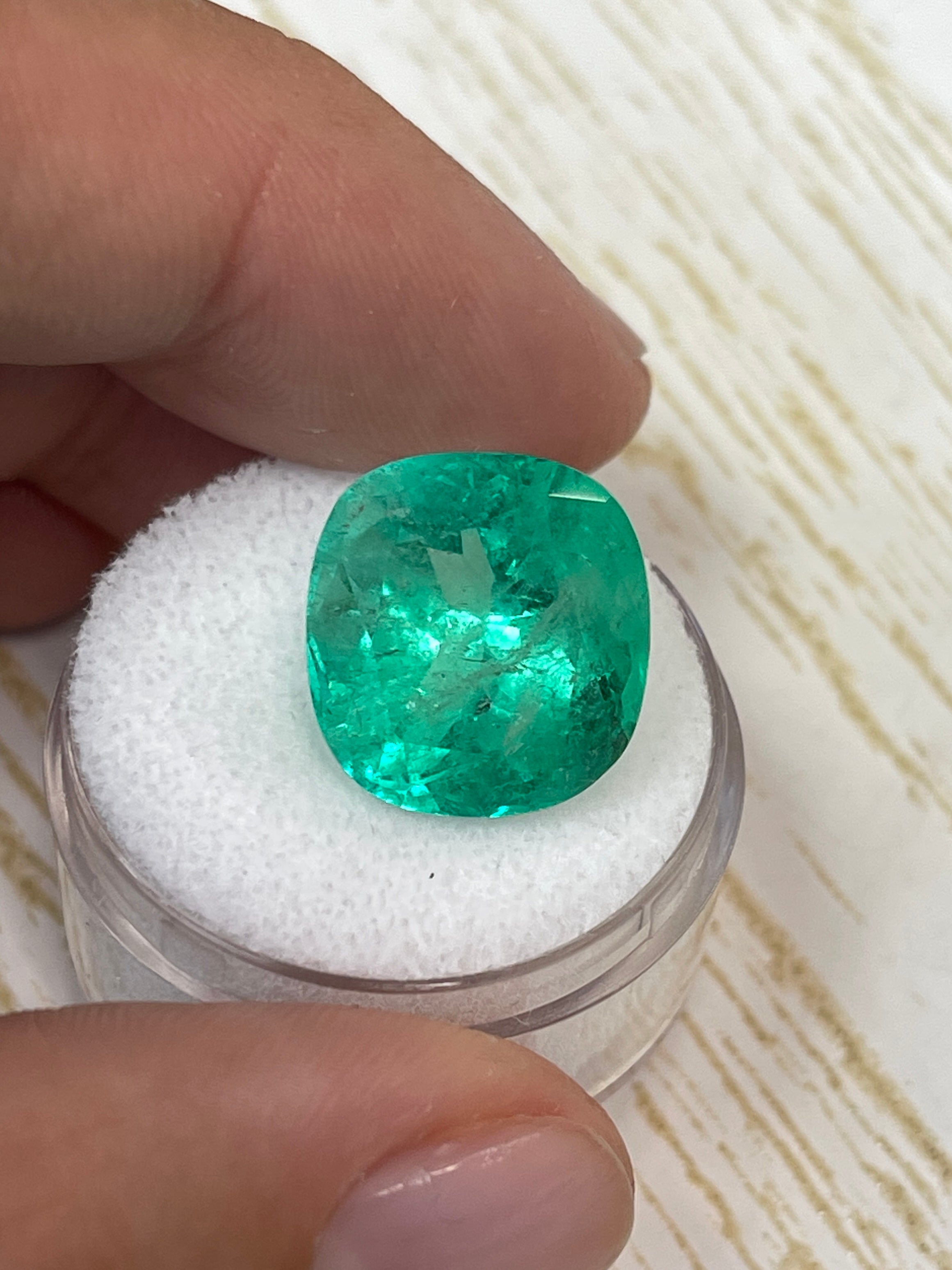 13.63 Carat Natural Colombian Emerald - Medium Green Cushion Cut Loose Gemstone for Jewelry Making, Engagement Rings & Luxury Gifts