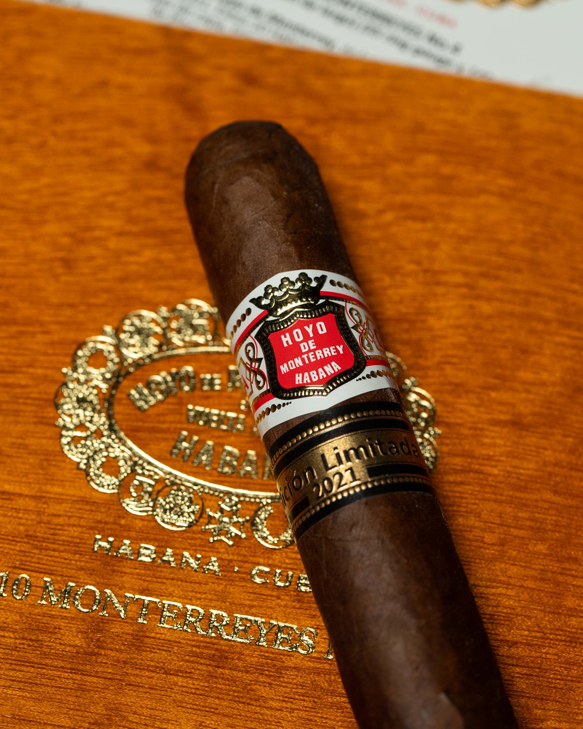 Hoyo de Monterrey Monterreyes No.4 Limited Edition 2021 Cuban Cigar - Premium Handmade Cigar for Special Occasions & Celebrations