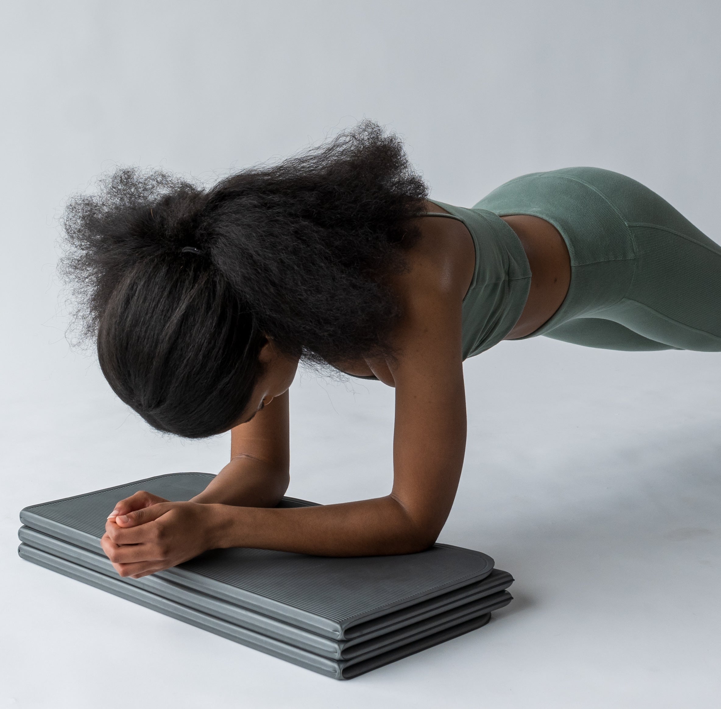 Premium Non-Slip Yoga Mat with Alignment Lines - Extra Thick & Eco-Friendly for Home Workouts, Pilates & Meditation - Ideal for Hot Yoga & Gym Use
