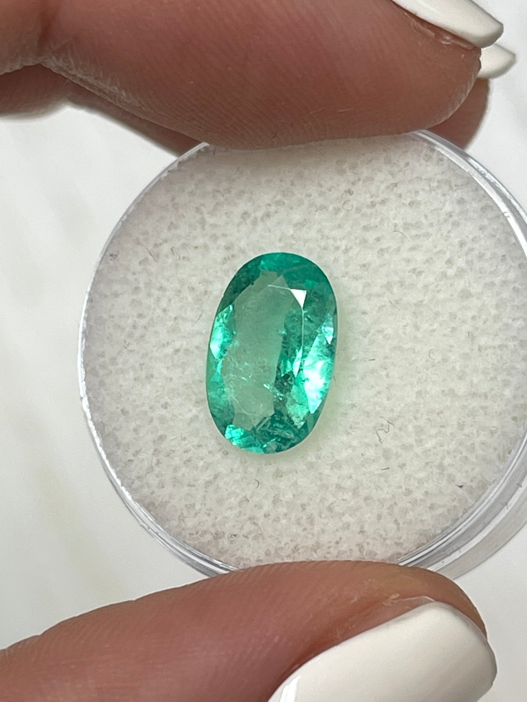 2.31 Carat 12x7.5mm Natural Colombian Emerald Gemstone - Oval Cut Loose Green Emerald for Jewelry Making, Engagement Rings & Fine Collections