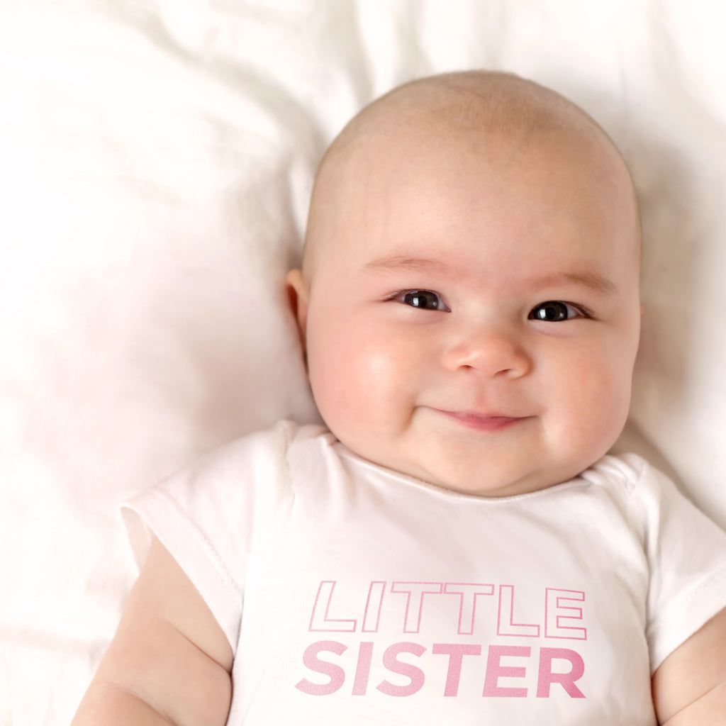 Personalized Little Sister Short Sleeve T-Shirt & Bib Gift Set - Cute Matching Outfits for Baby Girls & Toddlers - Perfect for Birthdays, Sibling Photos & Family Events