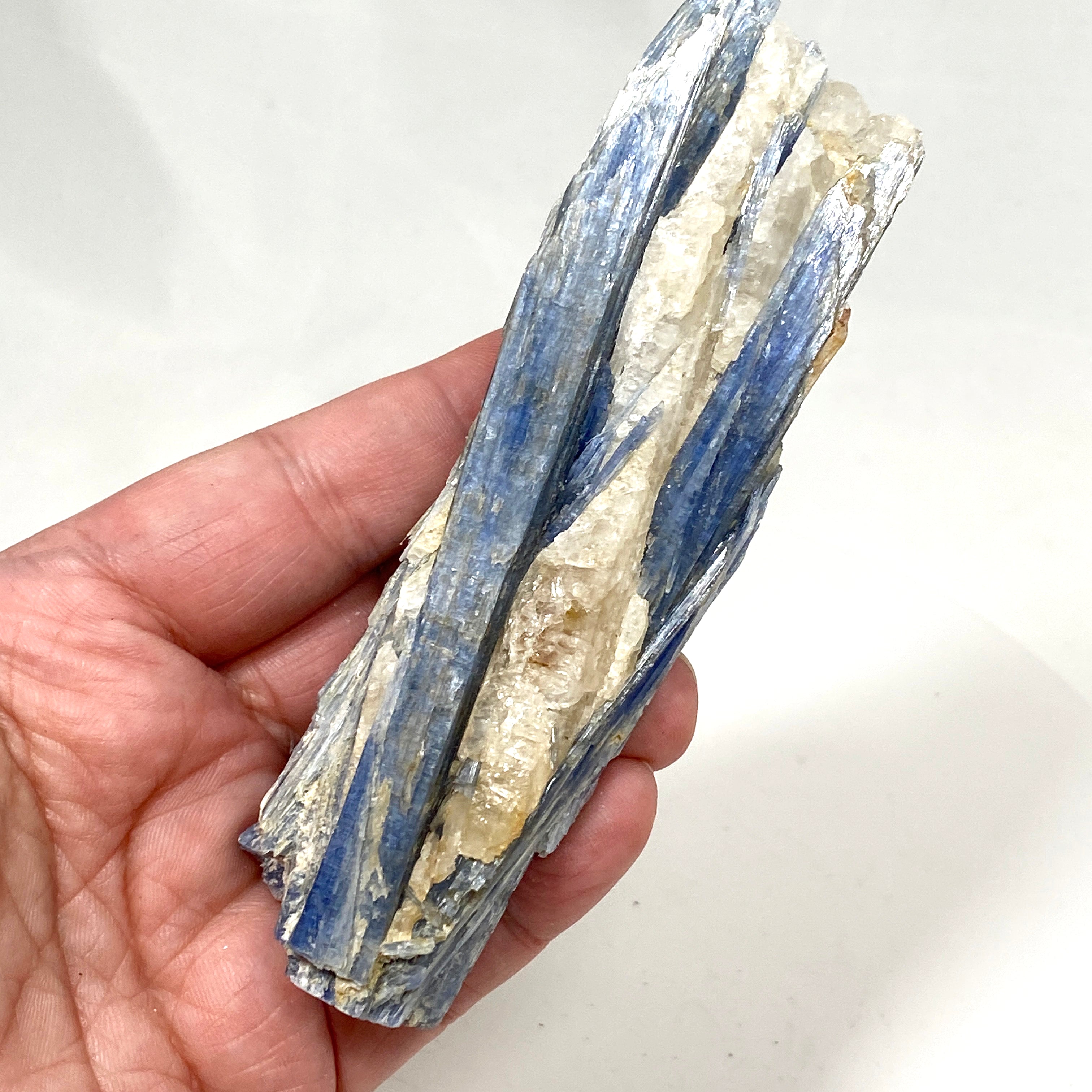 Natural Blue Kyanite Crystal Stone - Healing Energy, Spiritual Growth & Chakra Balancing - Perfect for Meditation, Jewelry Making & Home Decor