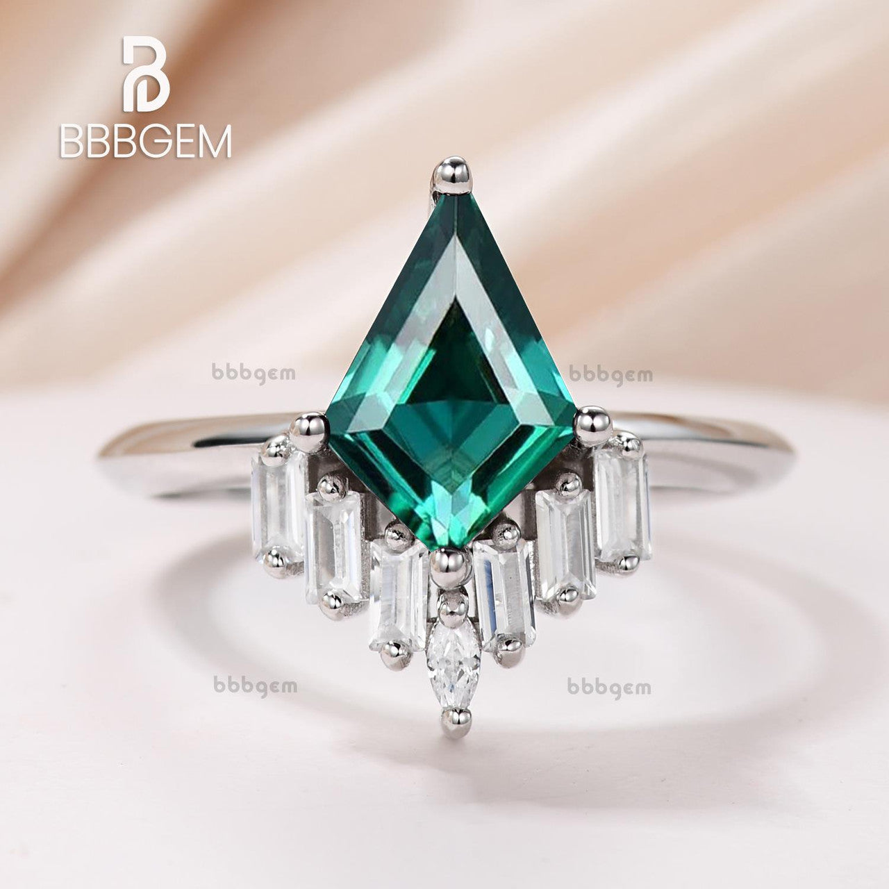 Vintage Emerald Wedding Ring in 14K White Gold - Green Lab Emerald Engagement Ring with Baguette Moissanite Accents - Perfect for Vintage-Inspired Weddings & Anniversary Gifts