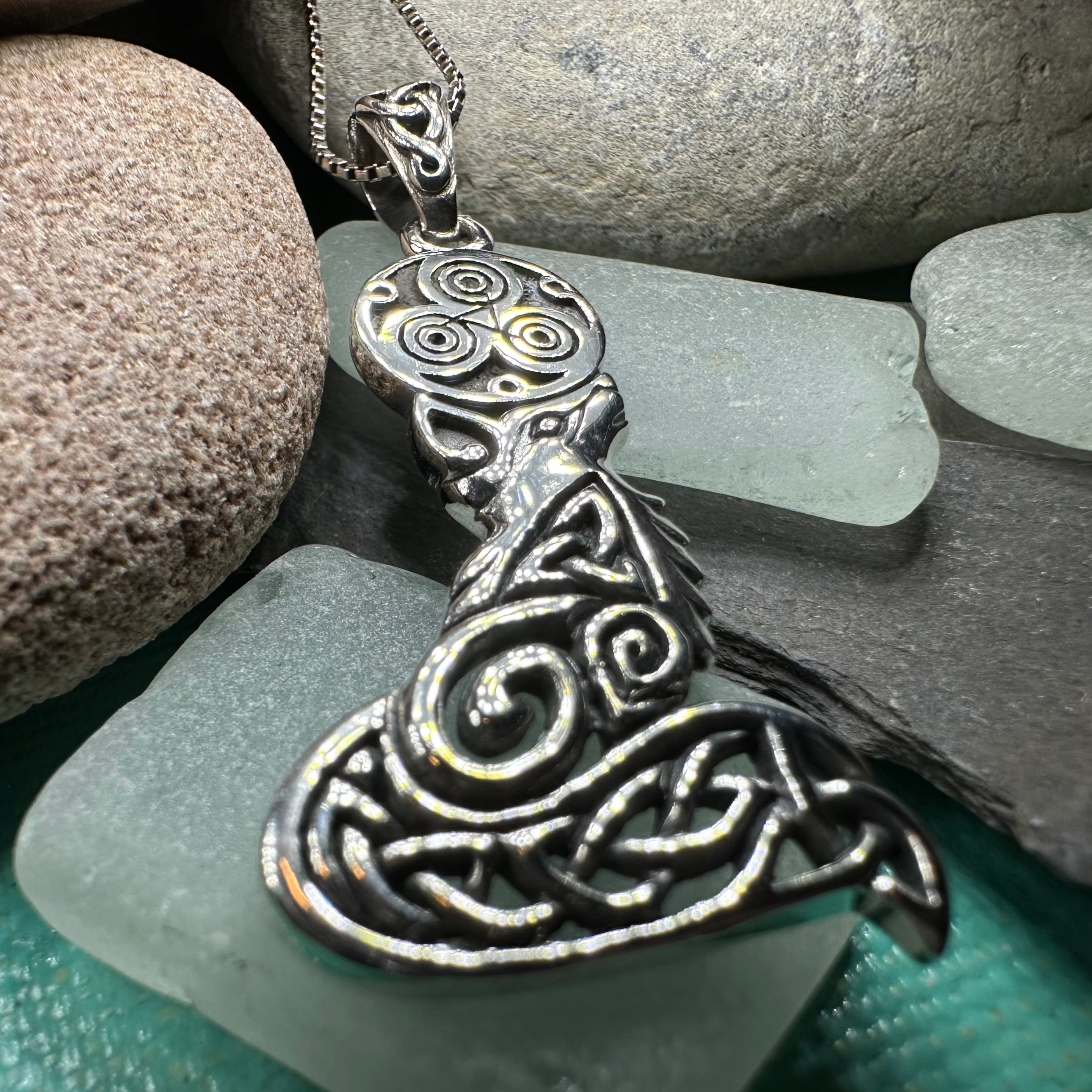 Celtic Forest Fox Pendant Necklace - Elegant Animal Jewelry for Women, Perfect Gift for Nature Lovers & Boho Style Outfits