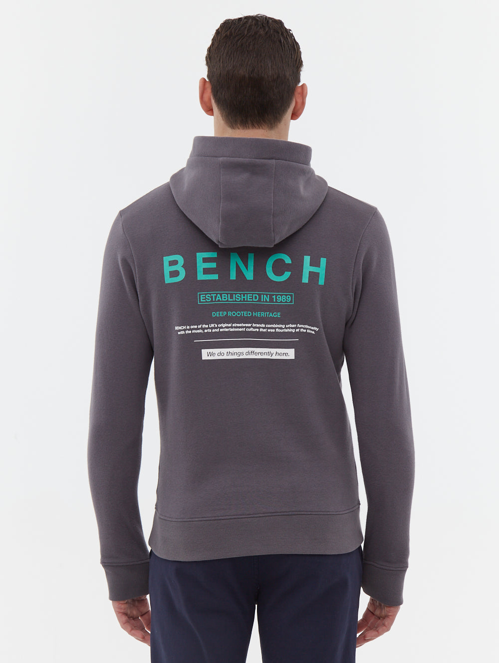 Manti Graphic Hoodie for Men & Women - Stylish Pullover Sweatshirt with Cool Print - Perfect for Casual Wear, Street Fashion & Outdoor Activities