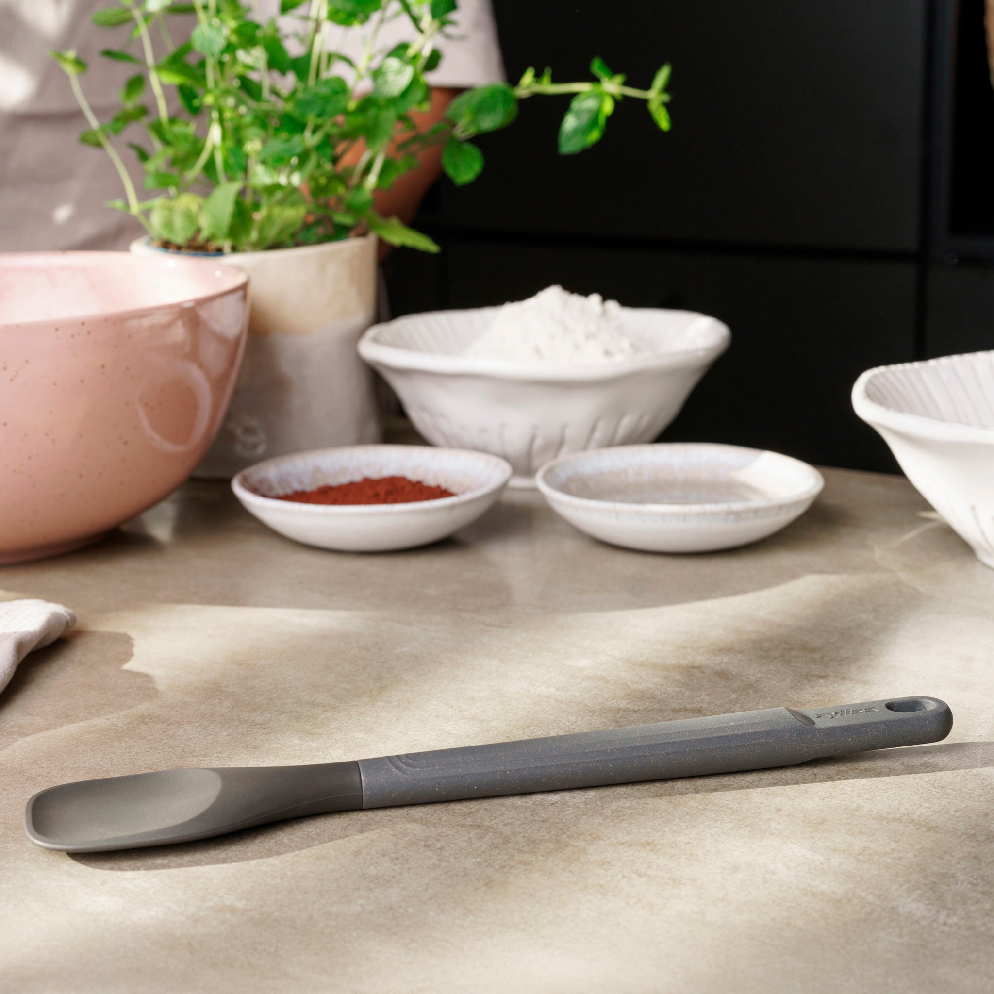 Zyliss Spatula Spoon - High-Quality Silicone Kitchen Utensil for Mixing, Scraping & Serving - Perfect for Baking, Cooking & Food Prep - Non-Slip Handle & Heat Resistant Up to 600°F