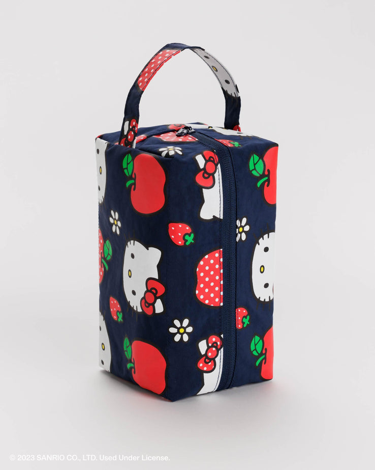BAGGU Hello Kitty Apple Print Dopp Kit - Travel Toiletry Bag for Women & Girls, Perfect for Gym, Vacation & Weekend Getaways