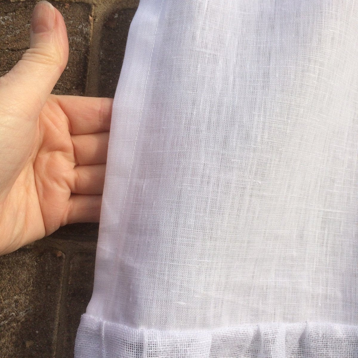Elegant White Linen Ruffle Laundry Curtain - Breathable Window Treatment for Bathroom, Kitchen & Laundry Room - Soft Textured Home Decor with Romantic Ruffled Design