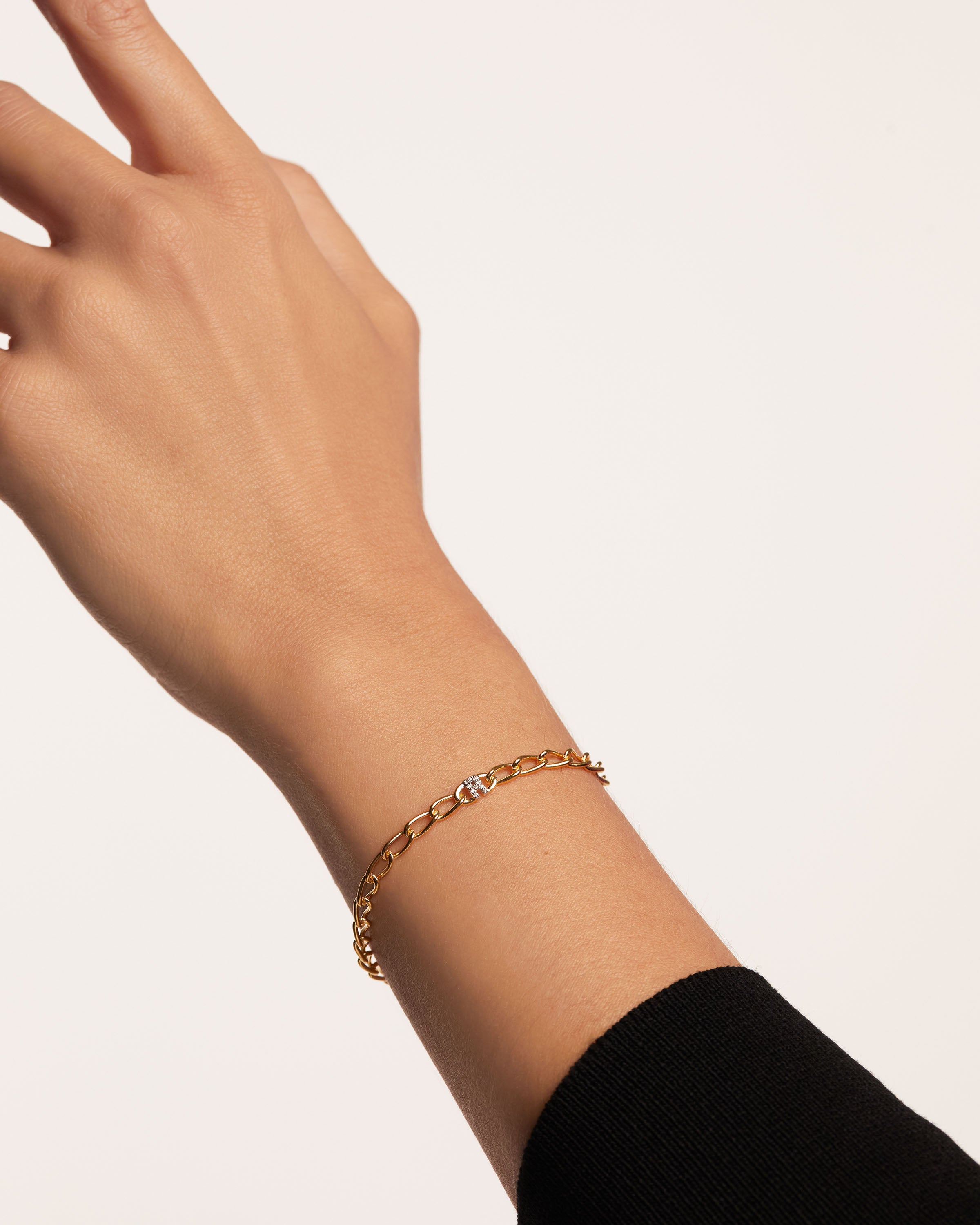 Letter R Chain Bracelet for Women - Gold/Silver Initial Alphabet Jewelry - Personalized Gift for Her | Perfect for Birthdays, Anniversaries & Everyday Wear